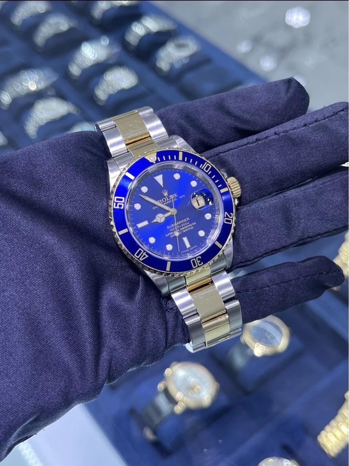 Rolex Submariner 16613 REHAUT Two-Tone 18K Steel Date 40mm BLUE NO-HOLES Watch In Good Condition For Sale In Boca Raton, FL