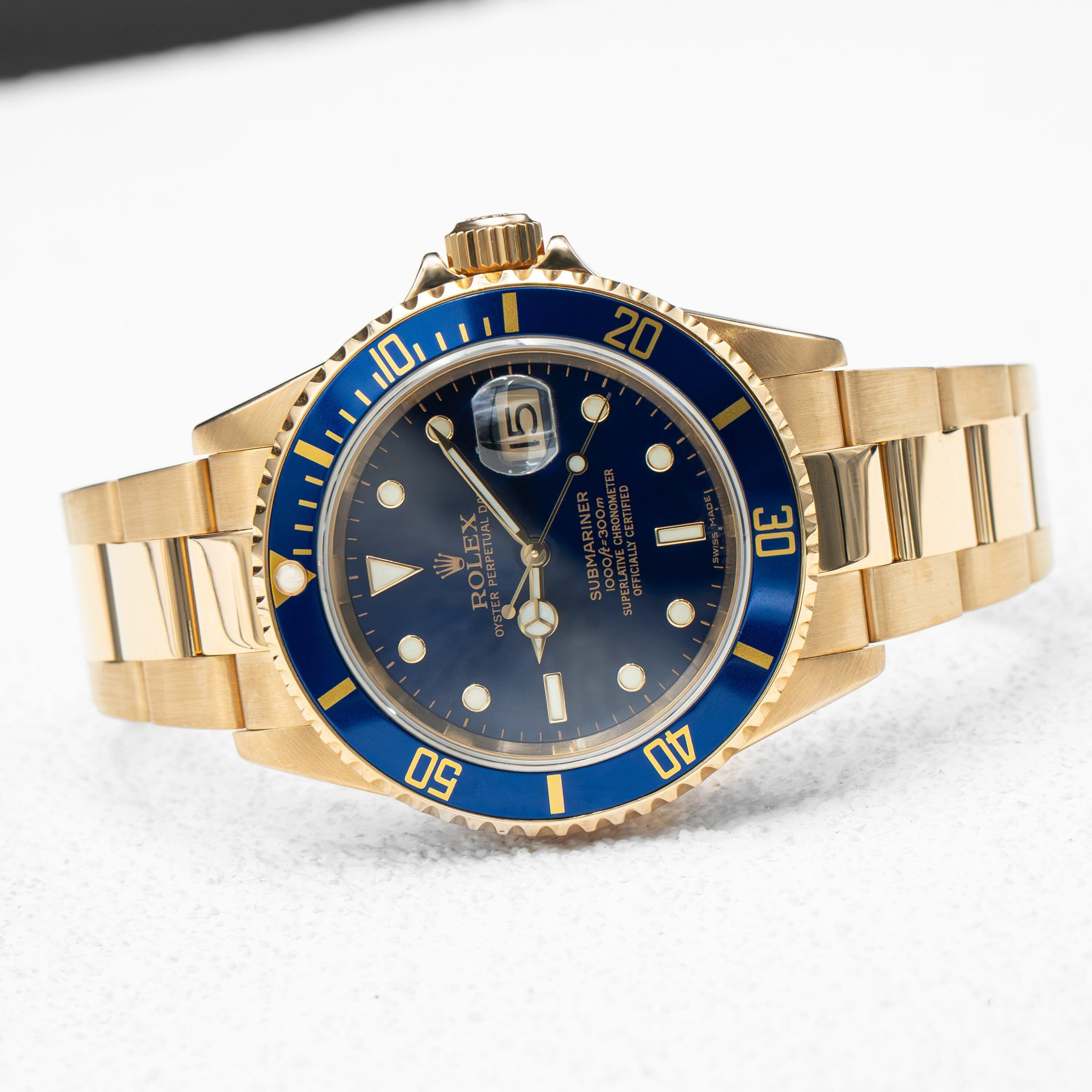 Rolex Submariner 16618 blaues Zifferblatt 18K Gelbgold Herrenuhr Box Papiere im Zustand „Hervorragend“ im Angebot in Great Neck, NY