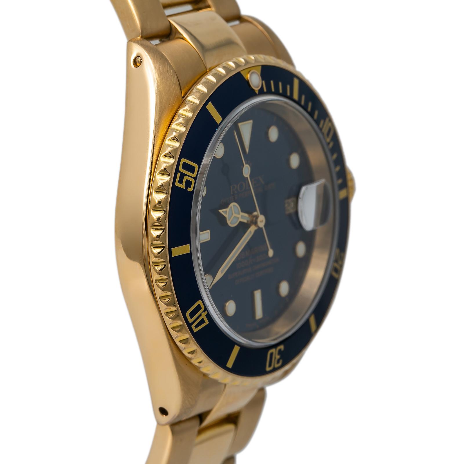 Rolex Submariner 16618 Men Automatic Watch 18k YG Blue Dial W/Papers 2003 40mm In Good Condition For Sale In Miami, FL