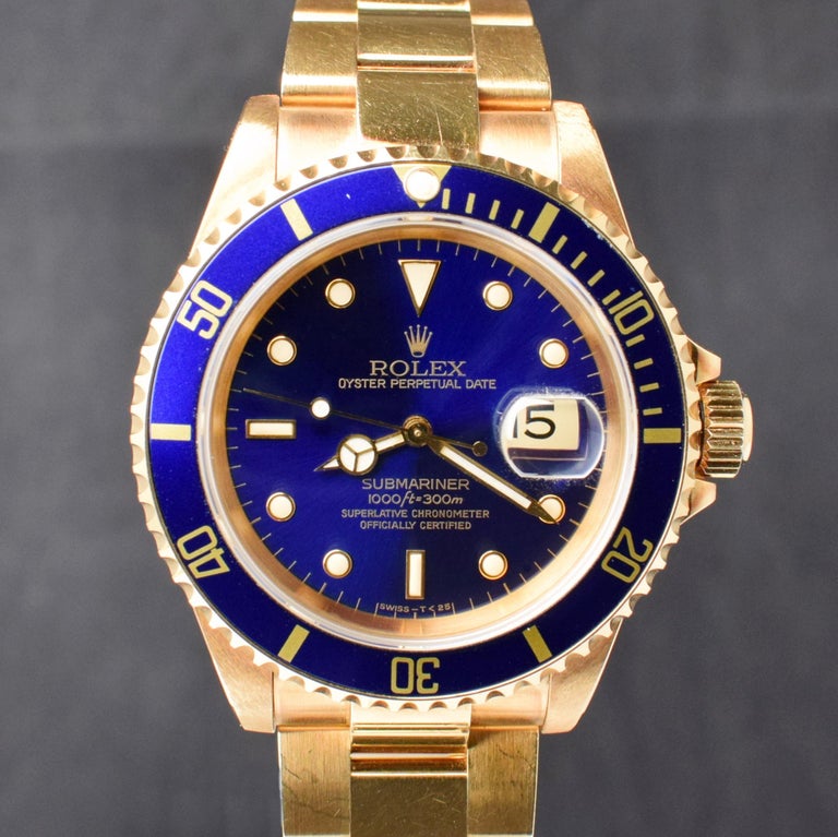 Montre Submariner en or jaune 18 carats avec cadran bleu et violet 16618  non poli, Rolex, 1987 En vente sur 1stDibs