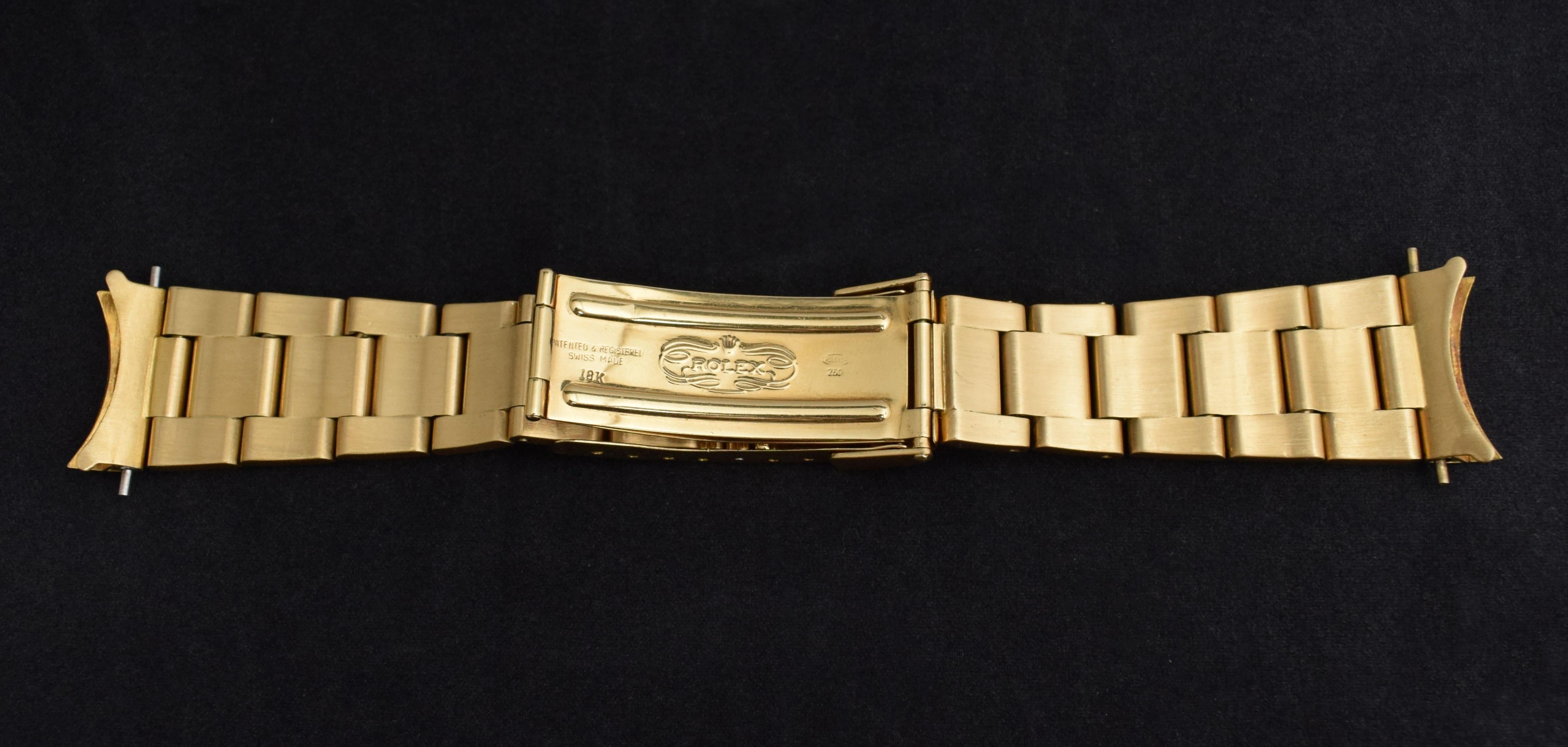 Rolex Submariner, montre automatique 1680 en or jaune 18 carats avec cadran bleu et violet, 1970 6