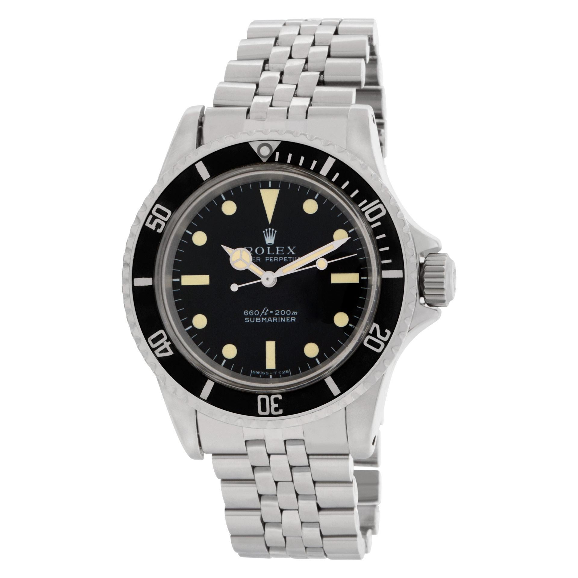 This stunning Rolex Submariner, model number 5513, hails from the 1970s with a serial range of 2.9 million. A true collector¿s piece, it features its original hands and dial, preserving the authenticity and vintage charm that Rolex enthusiasts
