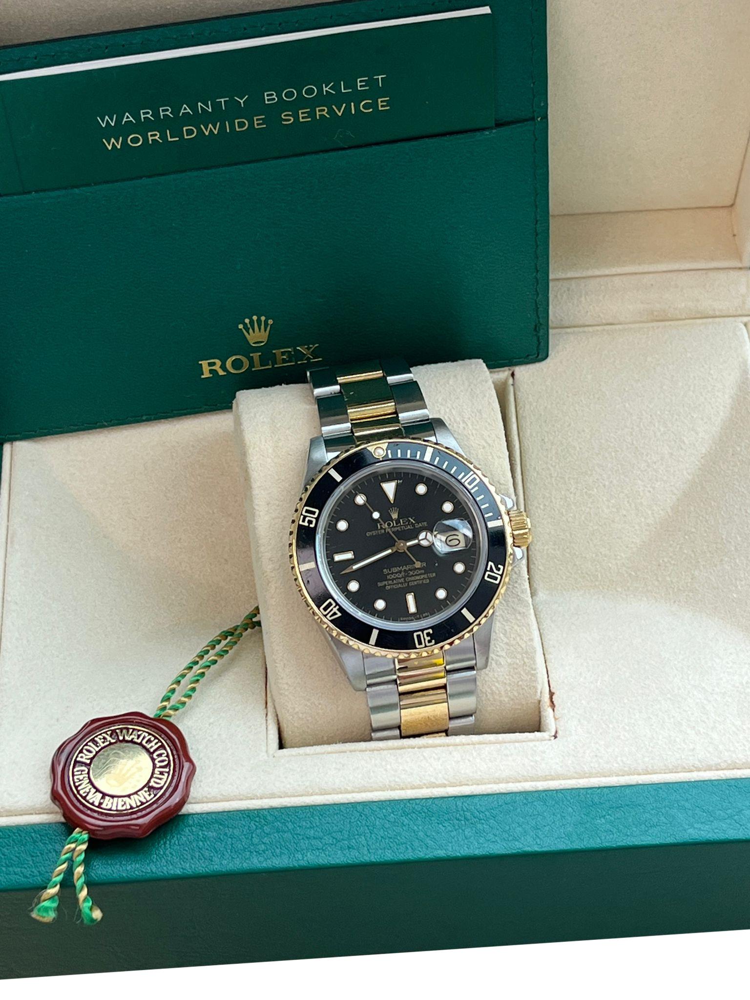 Rolex Submariner Stahl 18K Gelbgold Schwarzes Zifferblatt Herrenuhr 16803. Offiziell zertifiziertes Chronometerwerk mit automatischem Aufzug. Gehäuse aus Edelstahl und 18 Karat Gelbgold mit einem Durchmesser von 40,0 mm. Rolex Logo auf einer Krone.