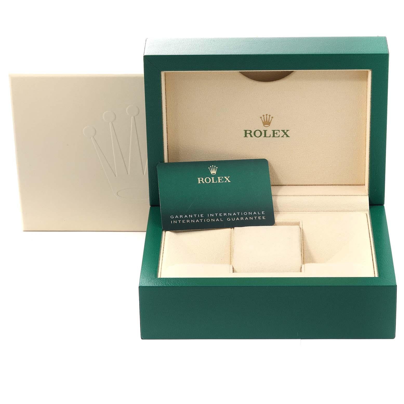 Rolex Submariner 41 Acciaio Oro Giallo Quadrante Blu Orologio Uomo 126613 Scheda Scatola. Movimento automatico a carica automatica certificato ufficialmente come cronometro. Cassa in acciaio inossidabile e oro giallo 18 carati di 41 mm di diametro.