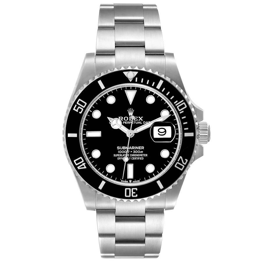 Rolex Submariner schwarzes Zifferblatt Keramik Lünette Stahl Herrenuhr 126610 Box Card. Offiziell zertifiziertes Chronometerwerk mit automatischem Aufzug. Gehäuse aus Edelstahl mit einem Durchmesser von 41 mm. Rolex Logo auf der Krone. Einseitig