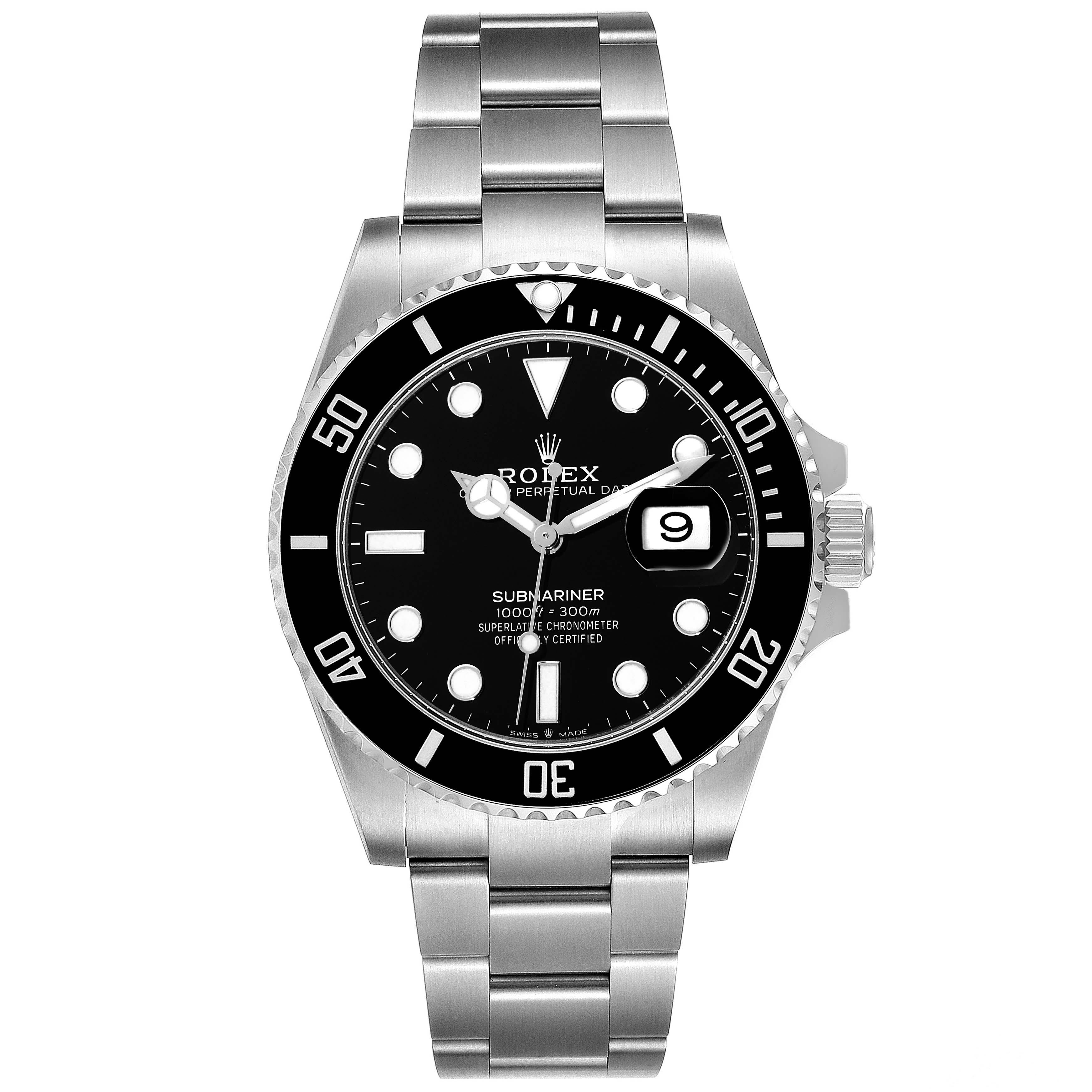 Rolex Submariner Black Dial Ceramic Bezel Steel Mens Watch 126610 Box Card. Mouvement automatique à remontage automatique, officiellement certifié chronomètre. Boîtier en acier inoxydable de 41 mm de diamètre. Logo Rolex sur la couronne. Lunette