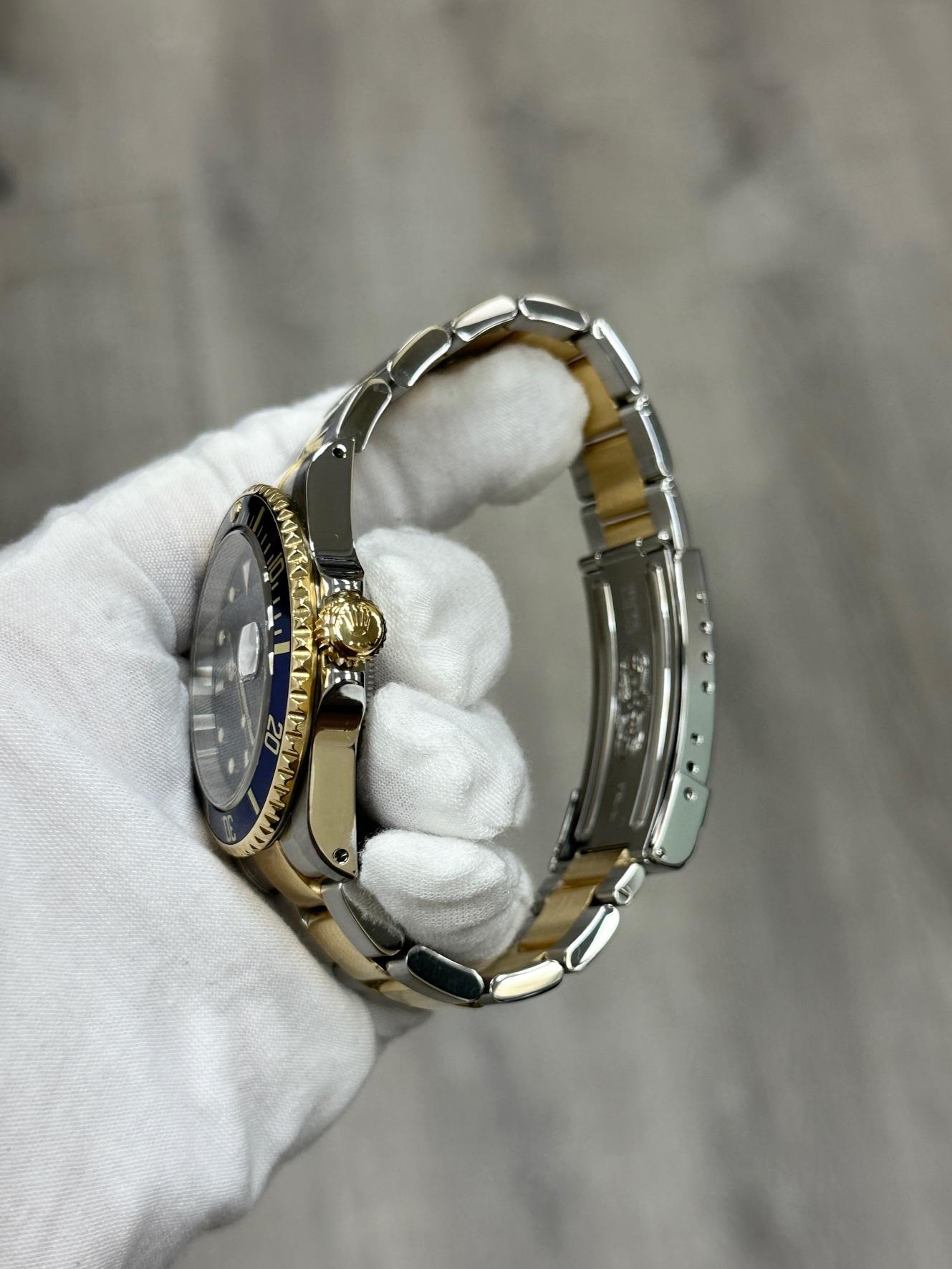Rolex Submariner Blue 16613 40mm 18K Yellow Gold Steel Box Papers 2001 en vente 6