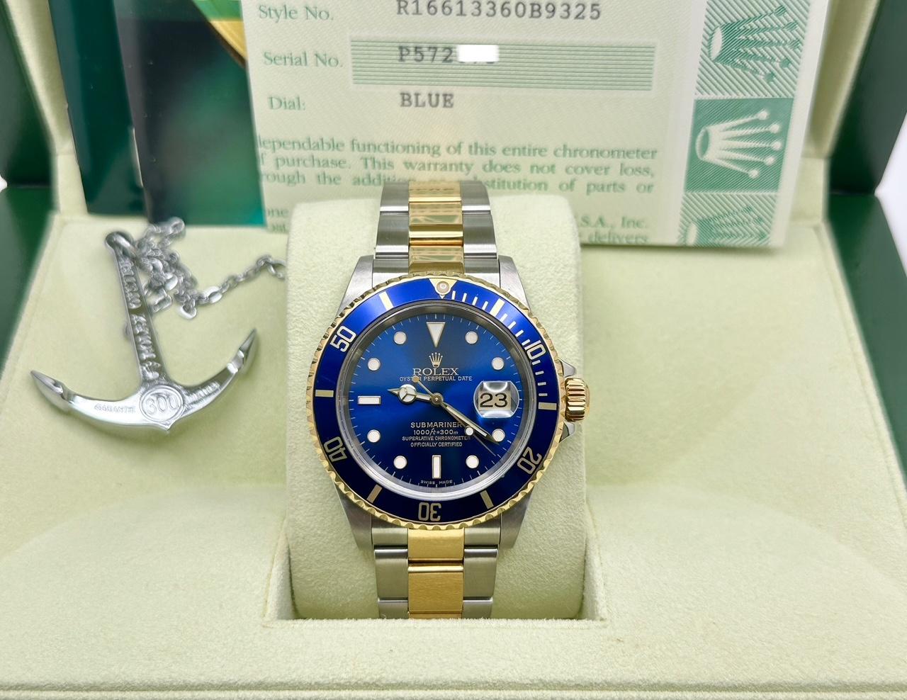 Rolex Submariner Blue 16613 40mm 18K Yellow Gold Steel Box Papers 2001 Excellent état - En vente à San Diego, CA
