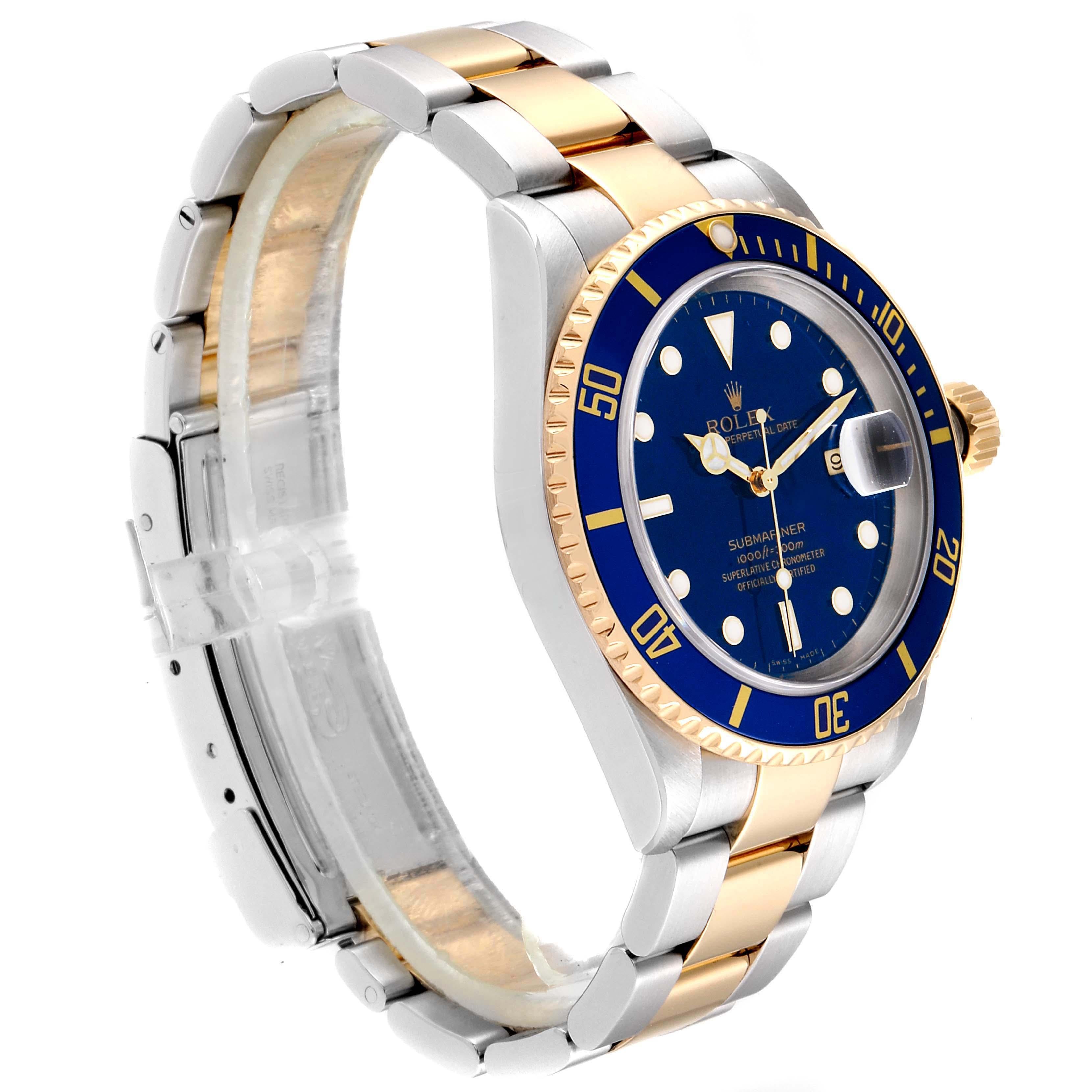 Rolex Submariner Blue Dial Bezel Steel Yellow Gold Men's Watch 16613 In Excellent Condition For Sale In Atlanta, GA