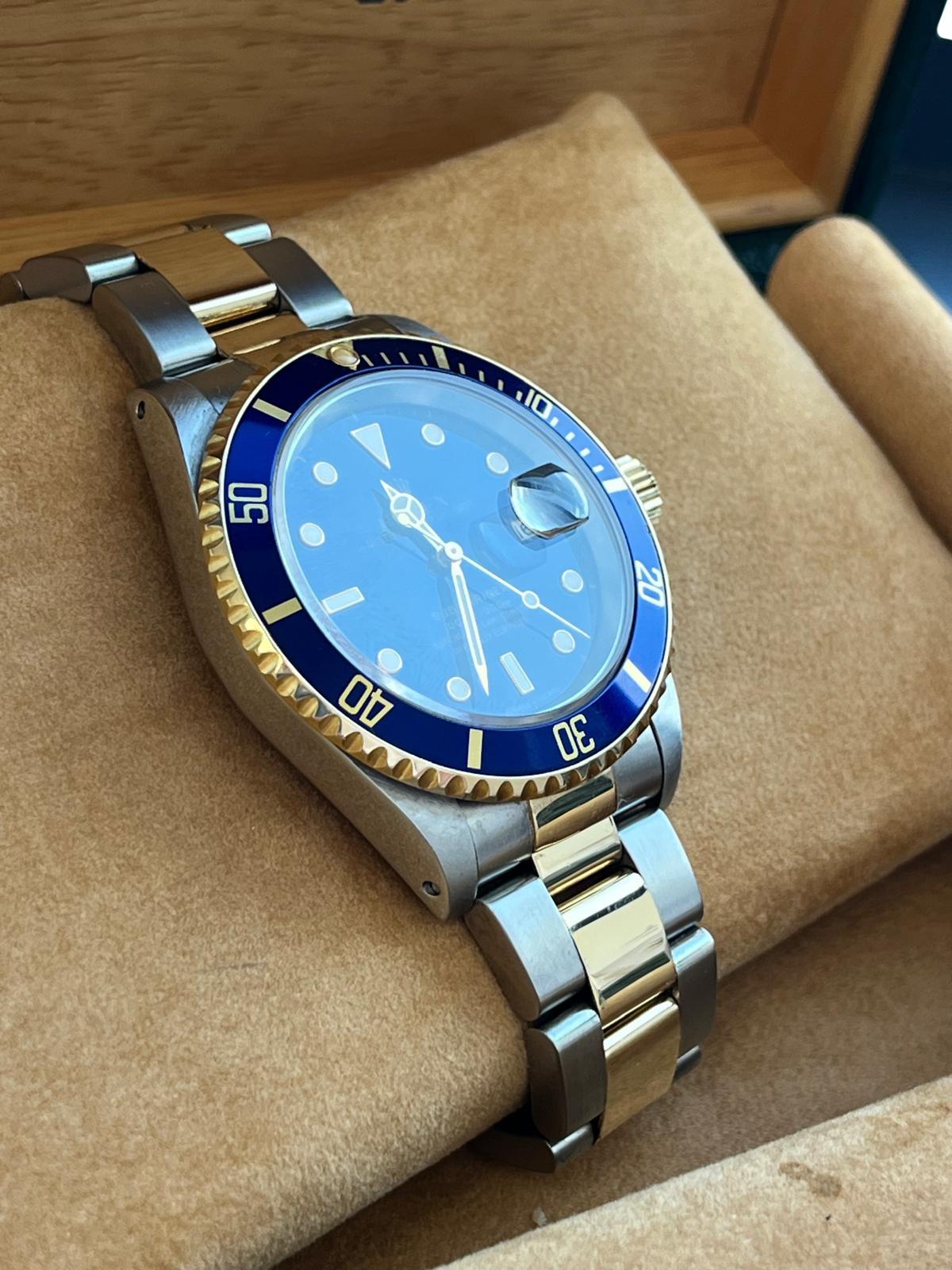 Rolex Submariner Blue Dial Two Tone Steel Yellow Gold Oyster Mens Watch 16613T en vente 5