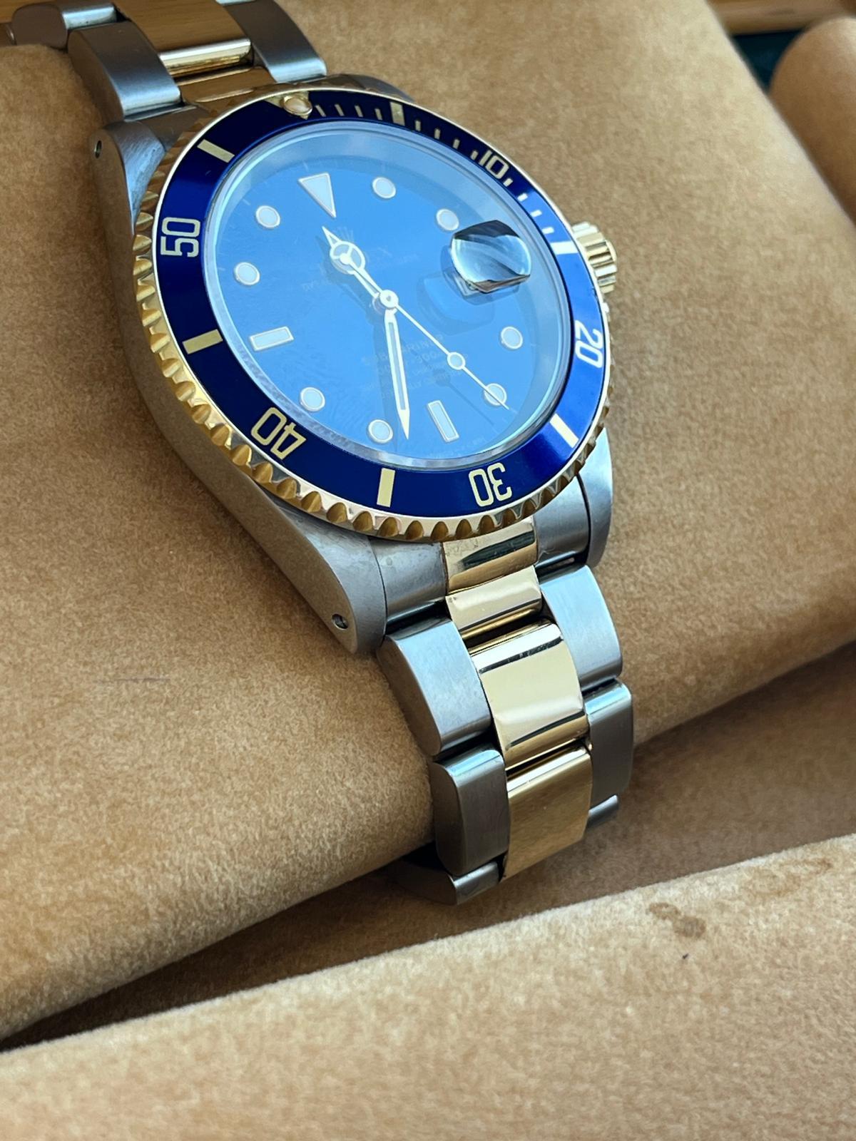 Rolex Submariner Blue Dial Two Tone Steel Yellow Gold Oyster Mens Watch 16613T en vente 6