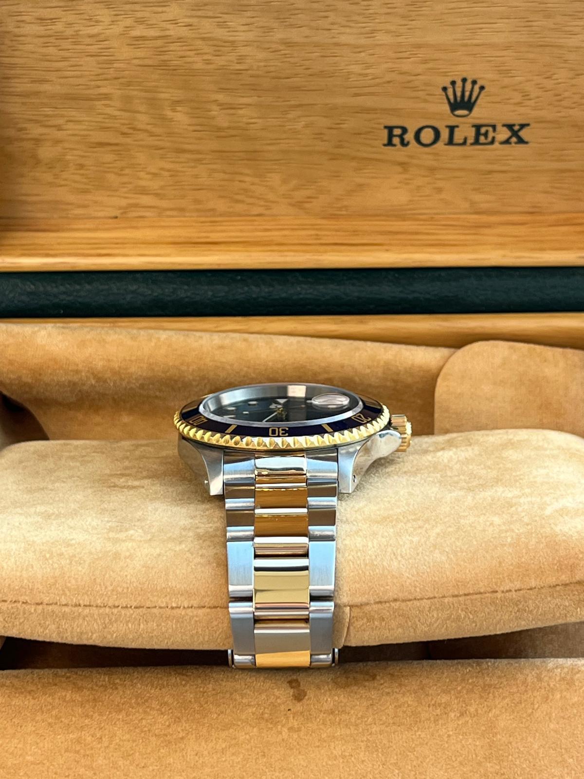 Rolex Submariner Blue Dial Two Tone Steel Yellow Gold Oyster Mens Watch 16613T en vente 8