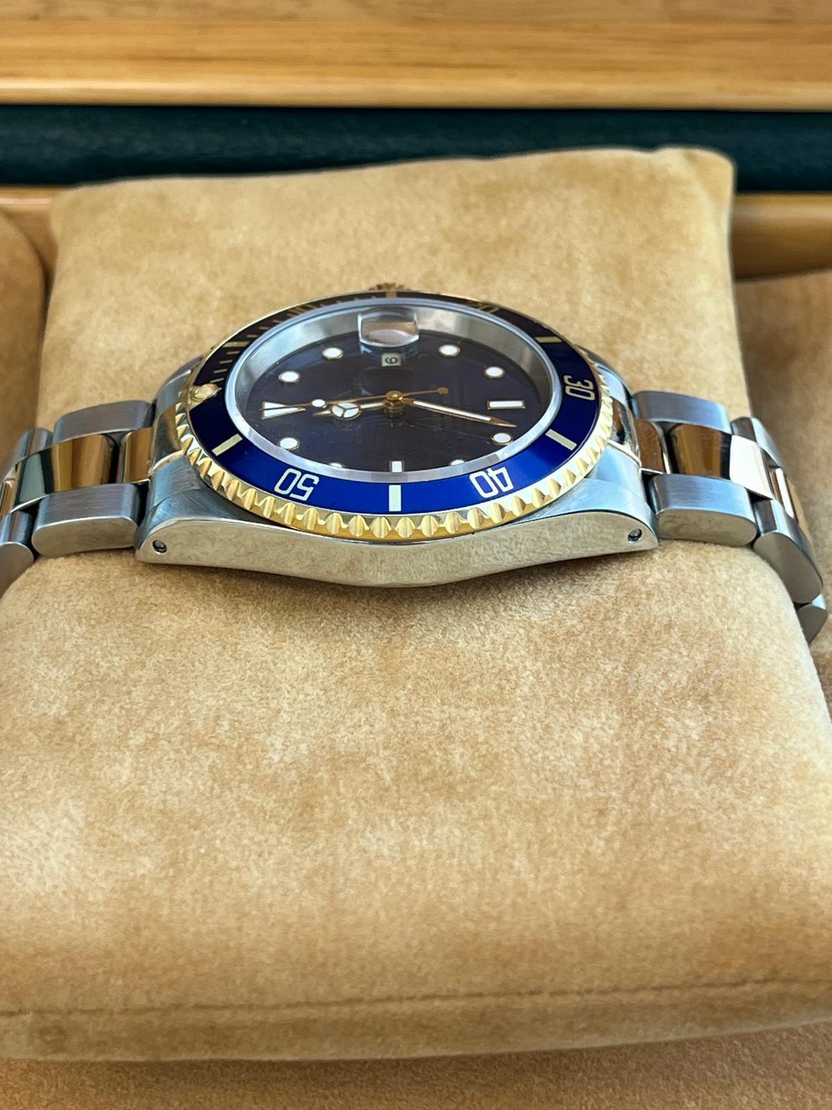 Rolex Submariner Blue Dial Two Tone Steel Yellow Gold Oyster Mens Watch 16613T en vente 11