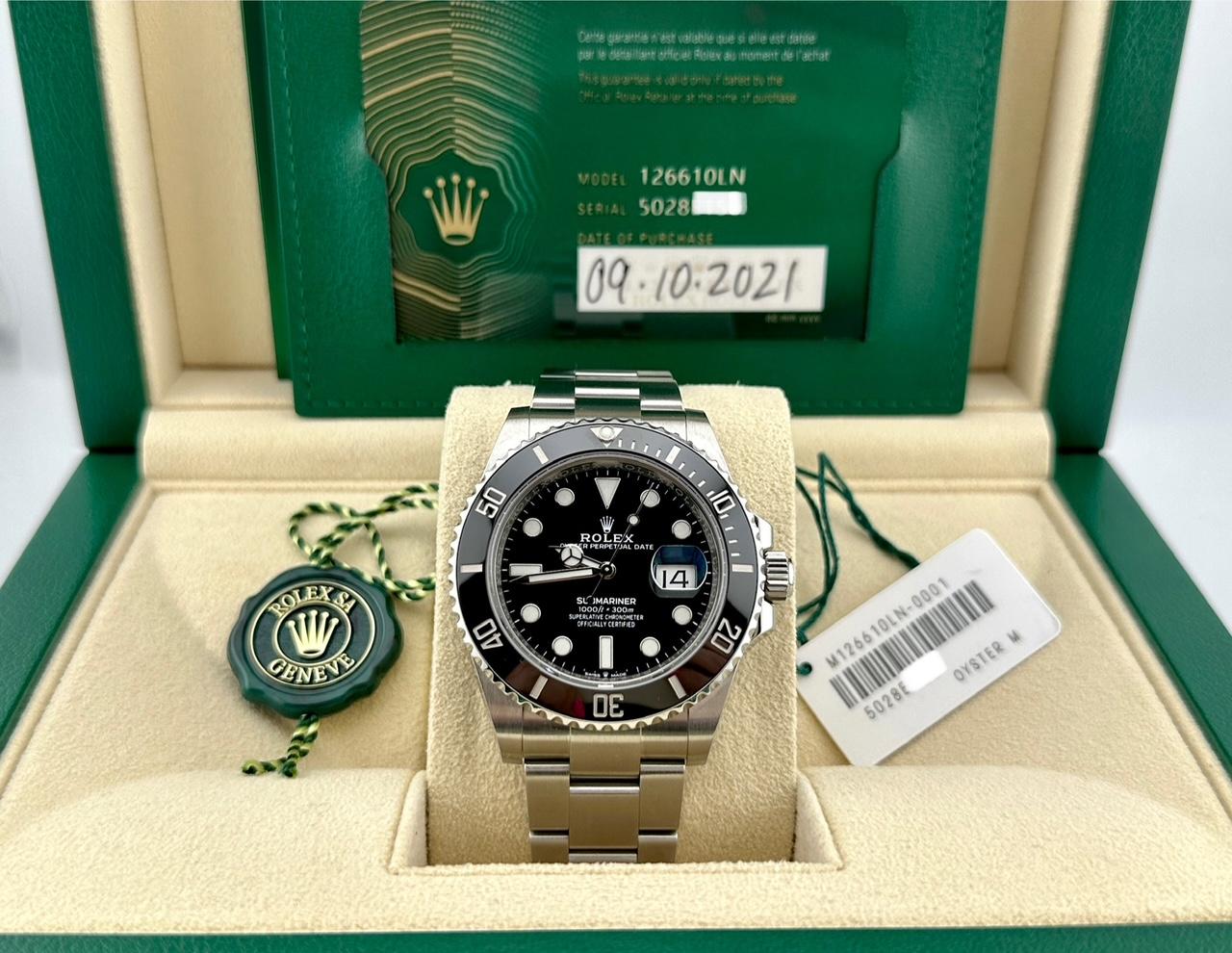 Modellnummer: 126610LN

Seriennummer: 5028E***

Jahr: 2021

Modell: Rolex Submariner Date

MATERIAL des Gehäuses: Rostfreier Stahl

Band: Rostfreier Stahl

Lünette: Schwarze Keramik

Zifferblatt: Schwarz

Gesicht: Saphirglas

Gehäusegröße: