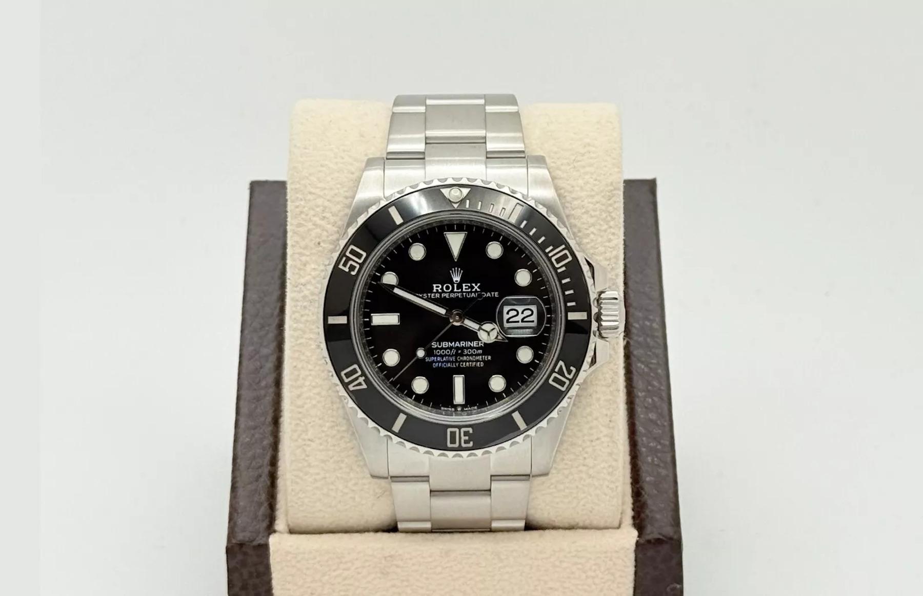 Rolex Submariner Date 126610LN Black Dial Stainless Steel Box Paper Excellent état - En vente à San Diego, CA