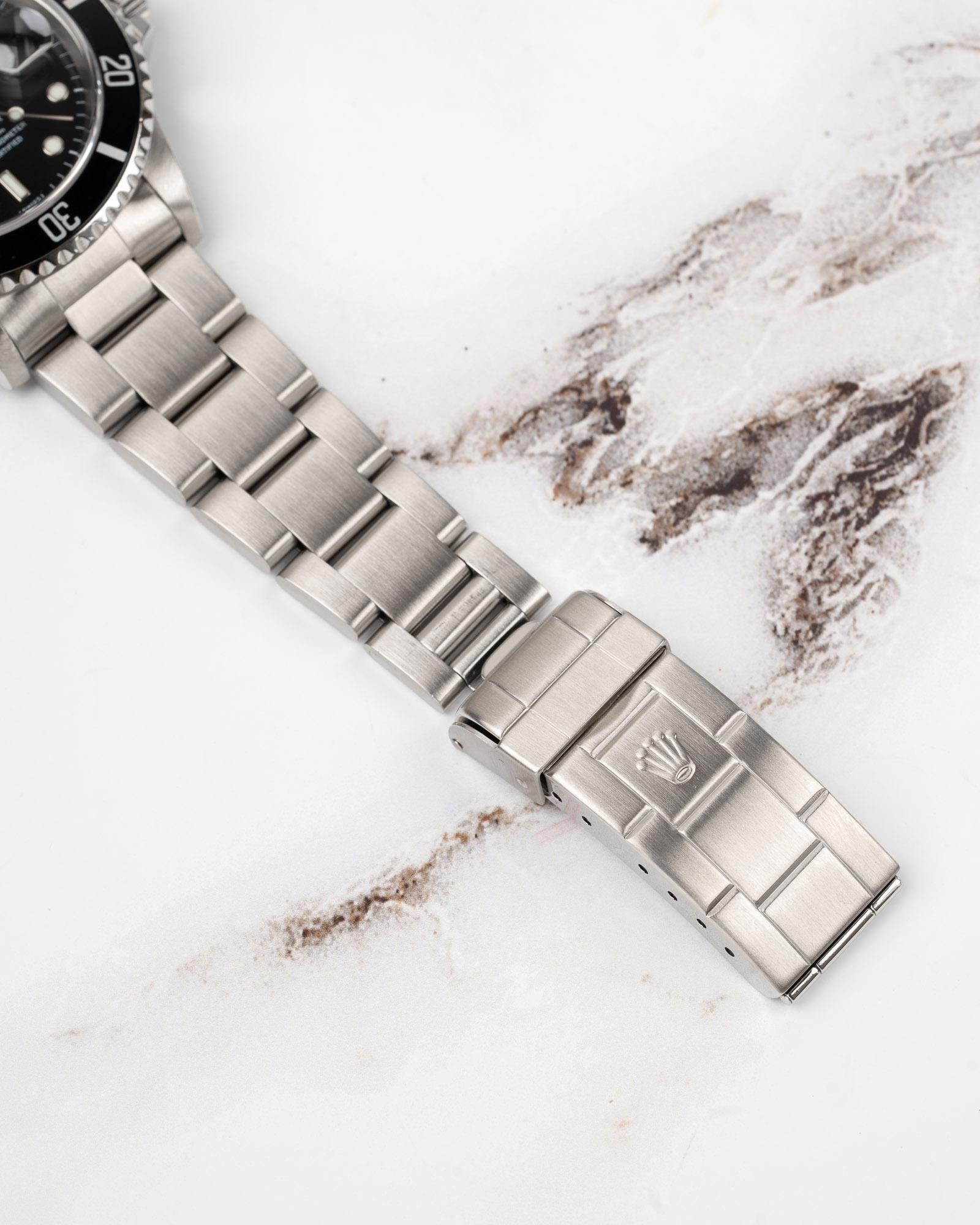 Rolex Submariner Date 16610 Nero Solo Quadrante Svizzero U9 Serie 1998 in vendita 5