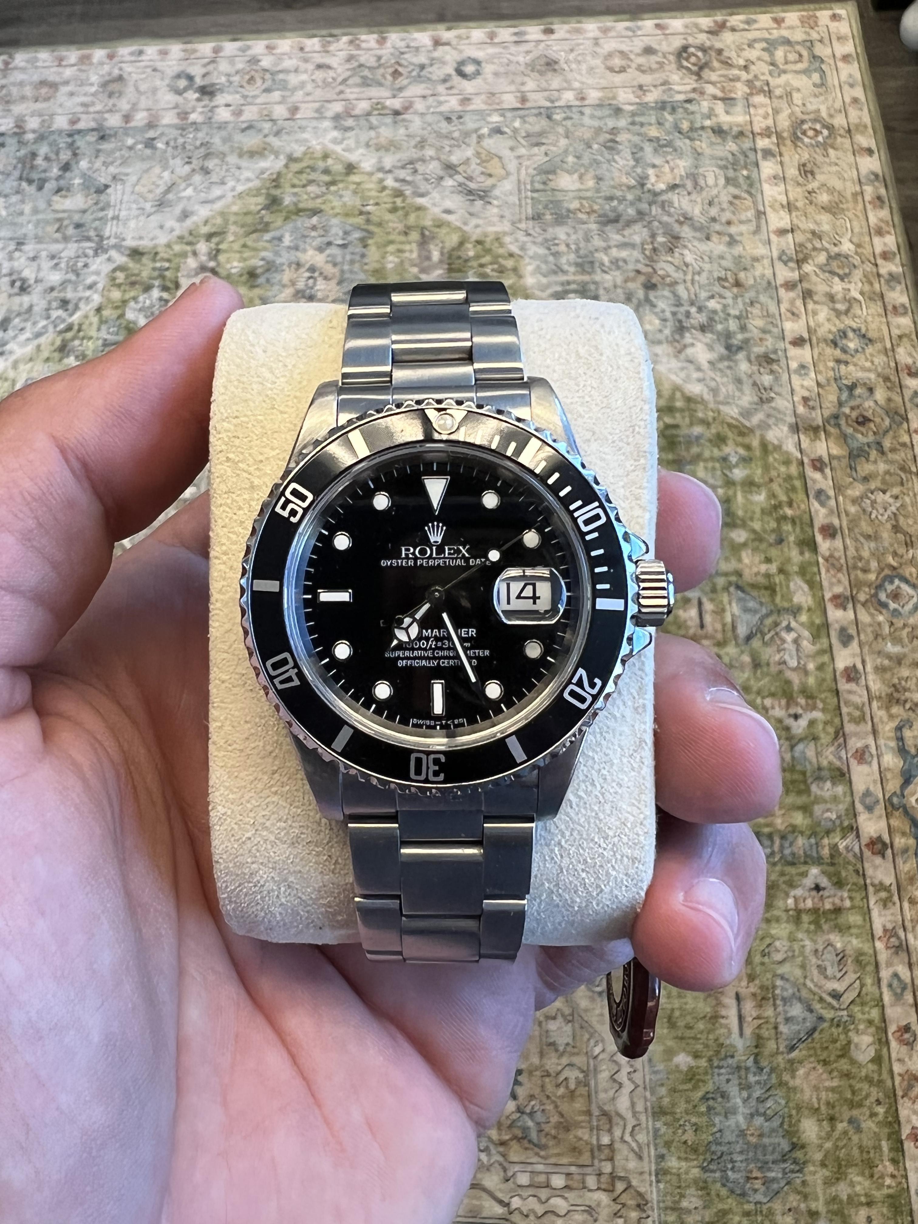 BRAND: Rolex
MODEL: Submariner Date
REFERENCE: 16610
SIZE: 40mm
CASE: Stainless Steel
DIAL: Black
BEZEL: Black
BAND: Oyster Stainless Steel
MOVEMENT: Automatic
WRIST SIZE: 8.25

Good condition
No box or papers

Accommodated with an up-to-date