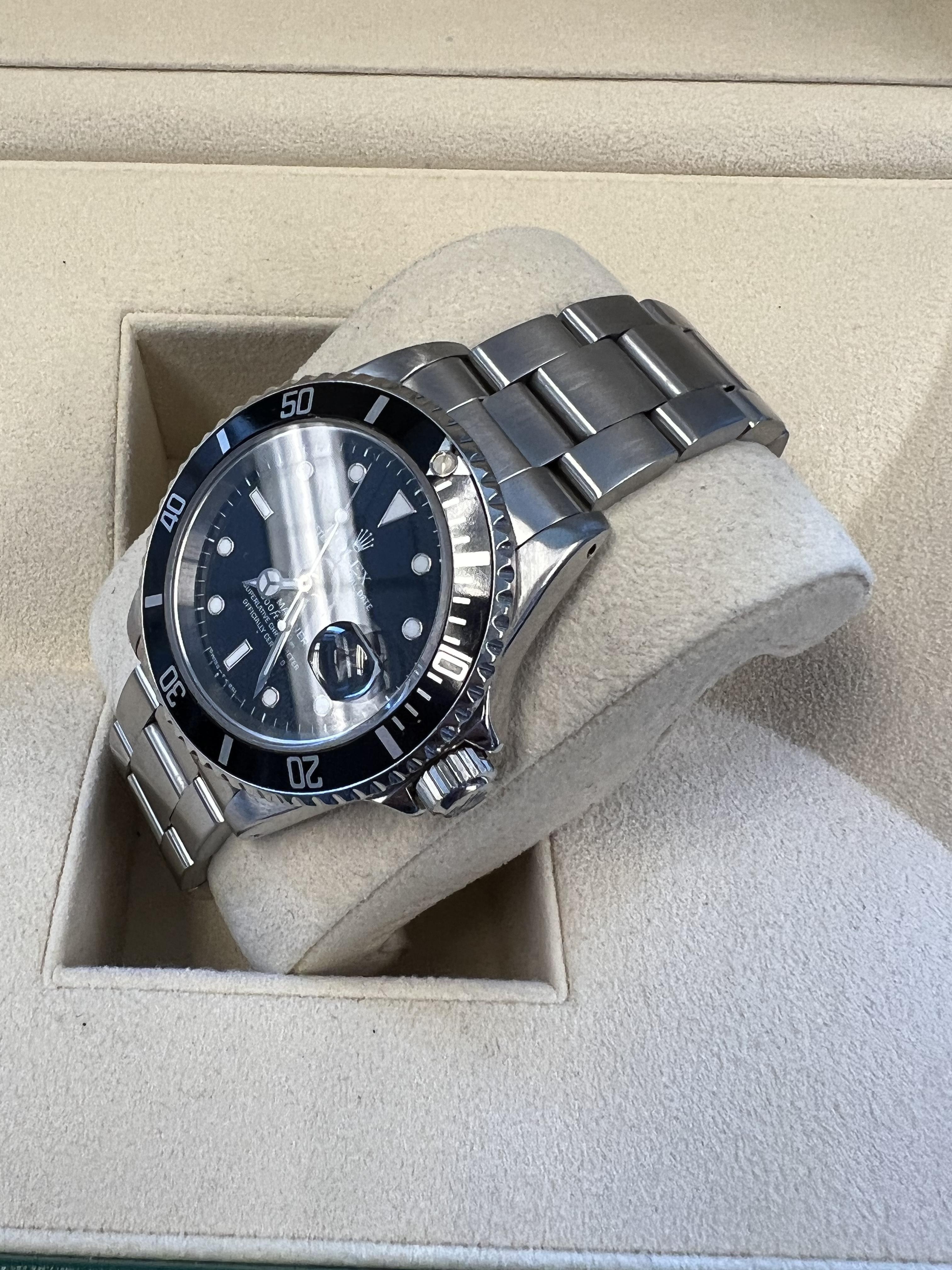 Rolex Submariner Date 16610 In Good Condition For Sale In BEVERLY HILLS, CA