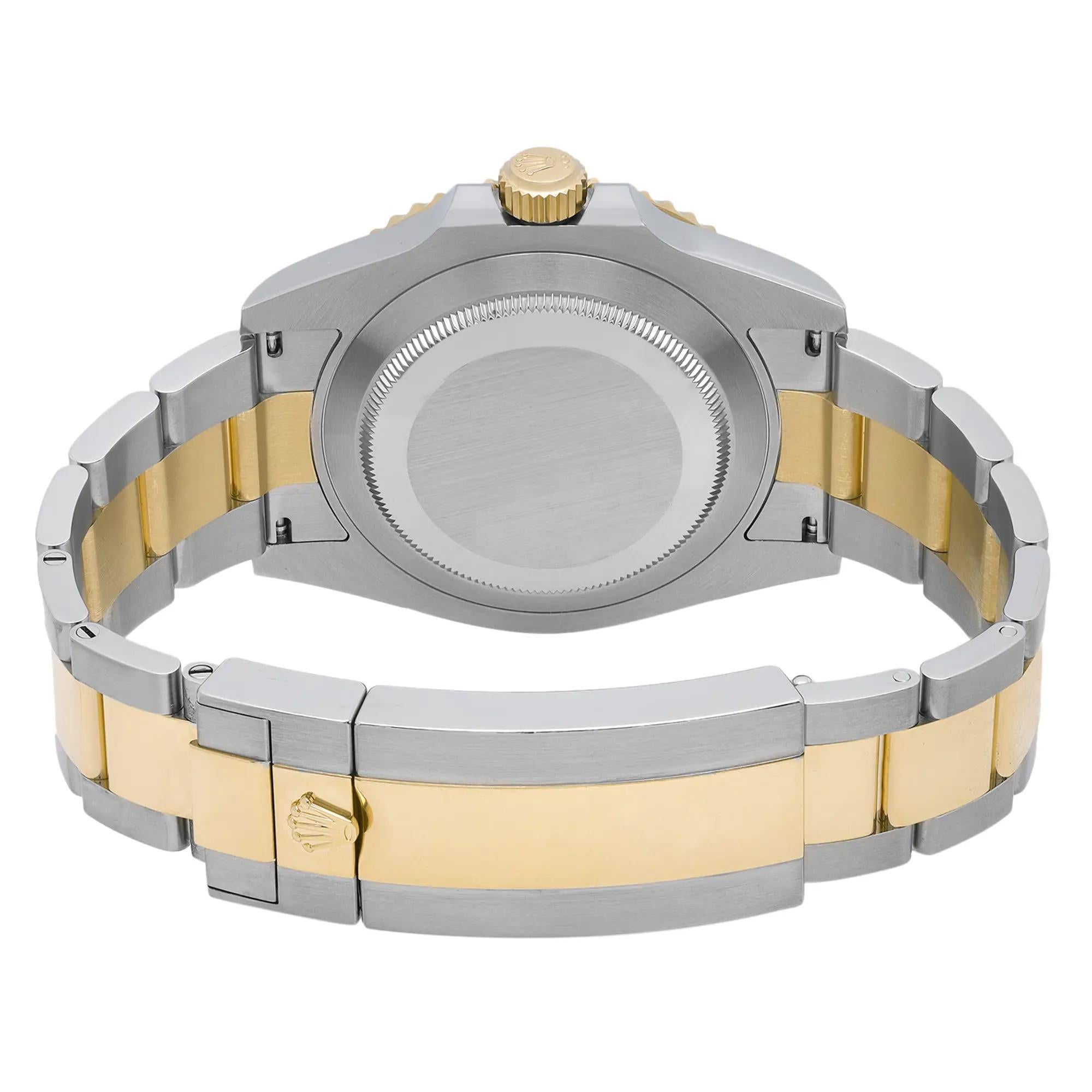 Rolex Montre Submariner Date en or jaune 18 carats avec cadran en acier noir, pour hommes 126613LN en vente 3