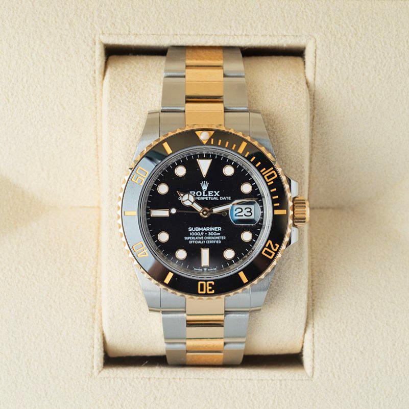 41 mm yellow Rolesor case comprised of Oystersteel and 18K yellow gold, screw-down crown with triplock triple waterproofness system, unidirectional rotatable 18K yellow gold bezel with black Cerachrom insert and gold coated numerals and graduations,