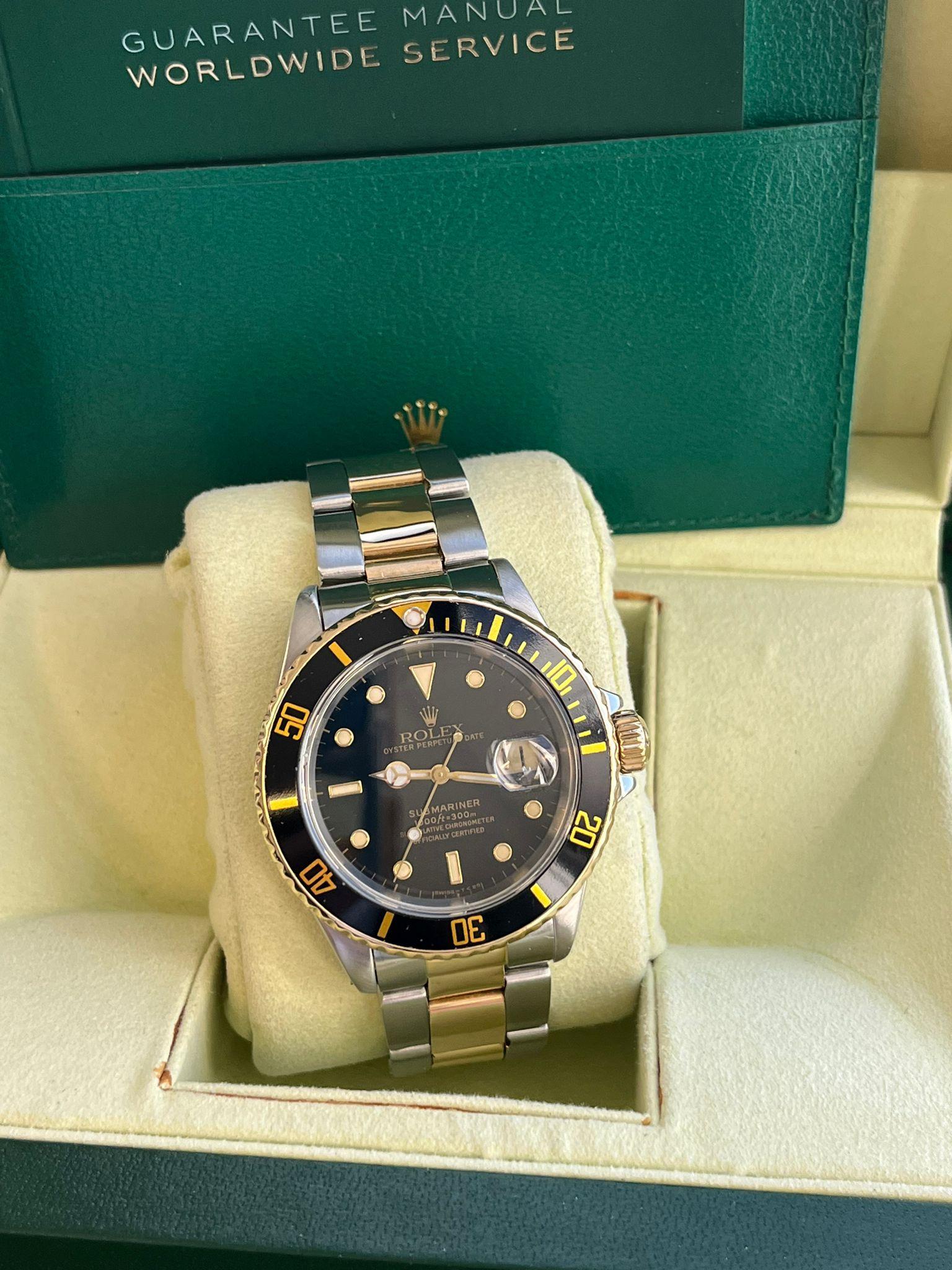 Rolex Submariner Date 40mm Black Dial 18K Yellow Gold Steel Men's Watch 16613 In Good Condition For Sale In Aventura, FL