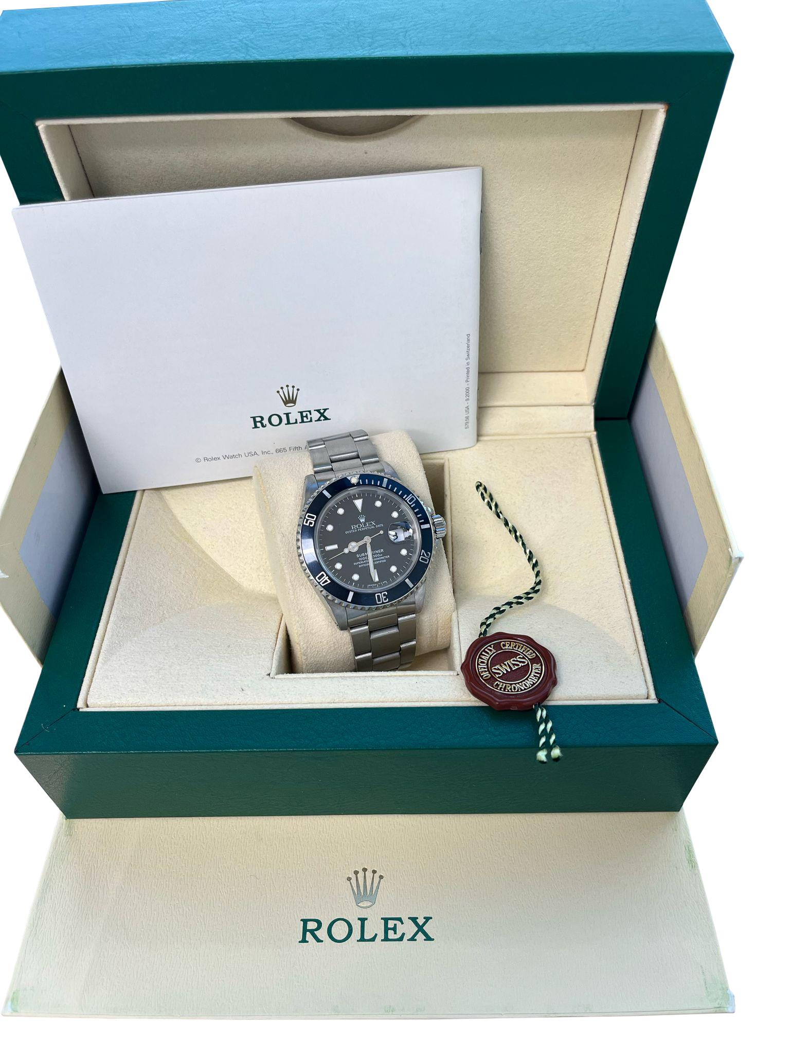Rolex Submariner Date Black Dial Steel Mens Watch 16610. Mouvement automatique à remontage automatique, officiellement certifié chronomètre. Boîtier oyster en acier inoxydable de 40.0 mm de diamètre. Logo Rolex sur la couronne. Lunette tournante.