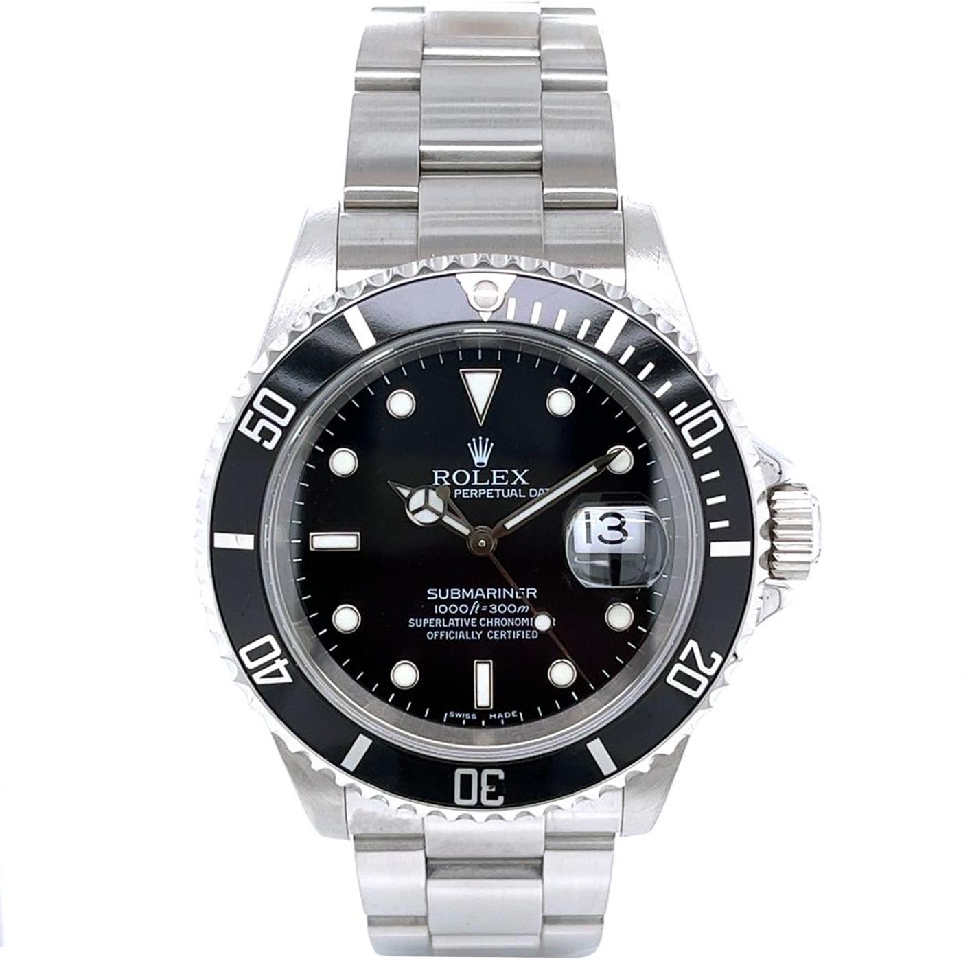 La Rolex Submariner 16610 est sortie en 1988 et était équipée du mouvement le plus ancien de la marque, le calibre automatique Rolex 3135, avec la date située à 3 heures. La montre était à l'origine équipée de cadrans noirs brillants avec index et