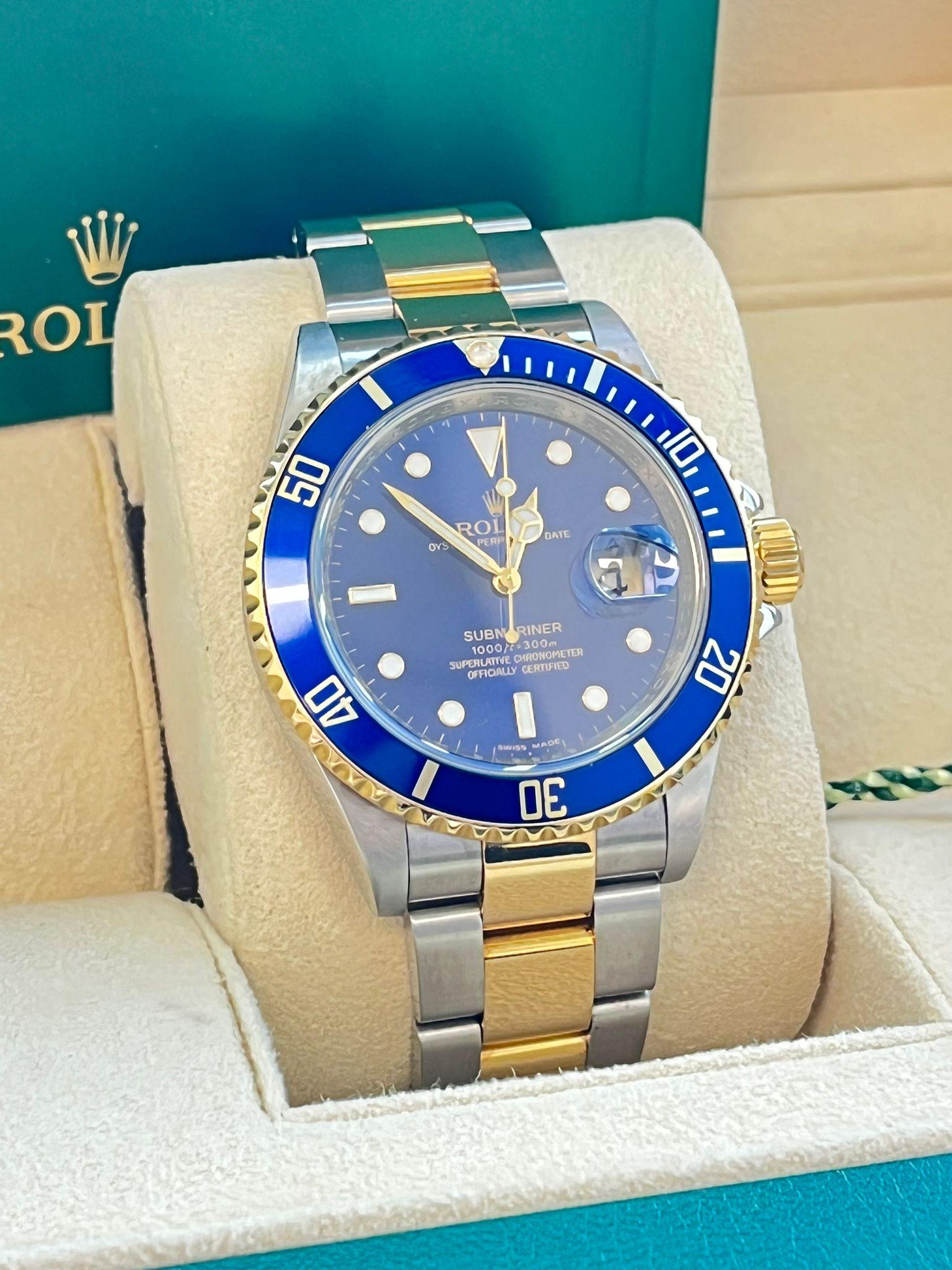 Rolex Submariner Date 40mm Engraved Blue Dial Gold Steel Oyster Watch 16613 In Good Condition For Sale In Aventura, FL