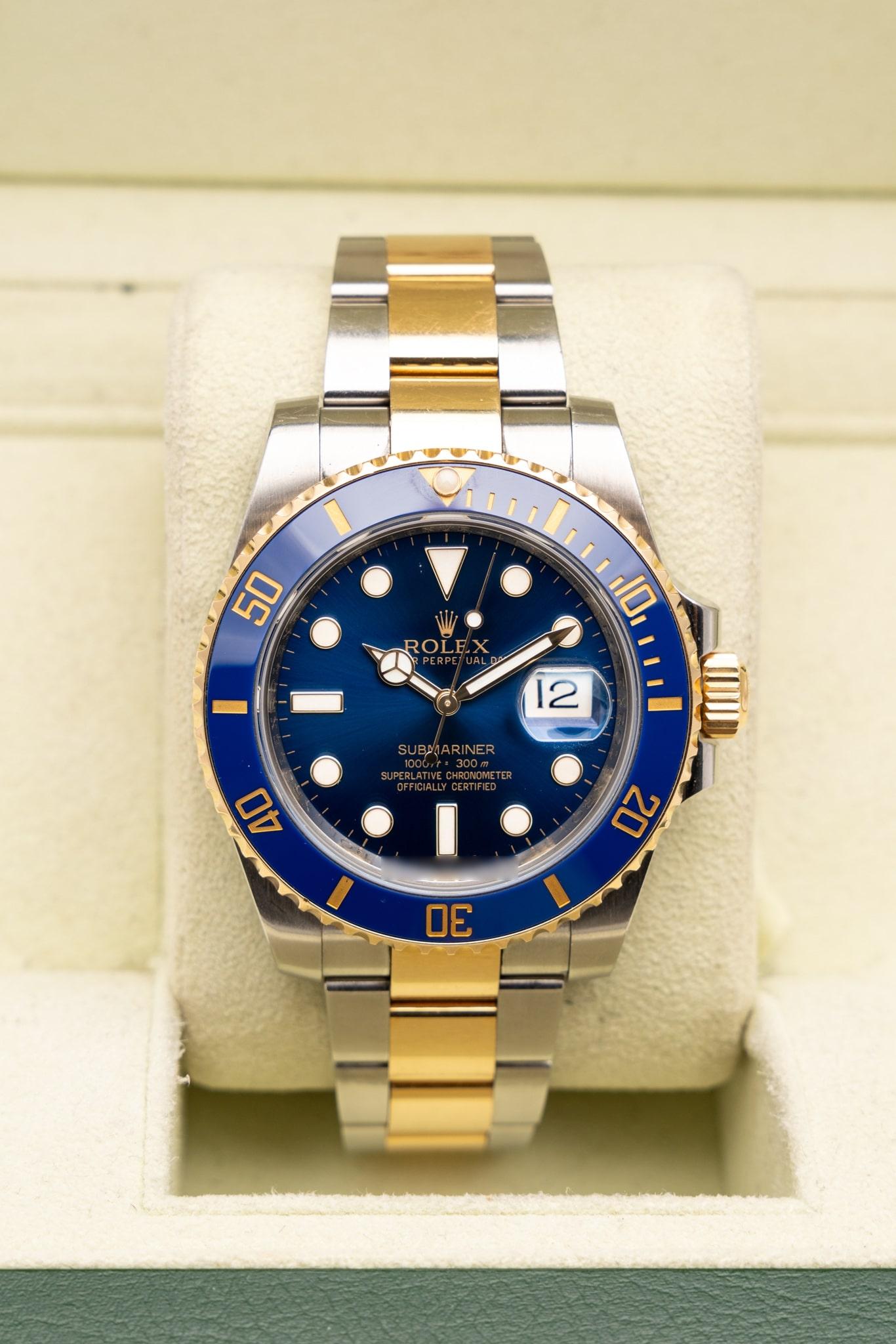 The Submariner's rotatable bezel is a key functionality of the watch. Its 60-minute graduations allow a diver to accurately and safely monitor diving time and decompression stops.
Manufactured by Rolex from a hard, corrosion-resistant ceramic, the