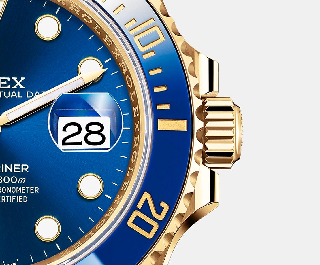 41 mm 18K yellow gold case, screw-down crown with triplock triple waterproofness system, unidirectional rotatable bezel with blue Cerachrom insert and gold coated numerals and graduations, scratch-resistant sapphire crystal with cyclops lens over