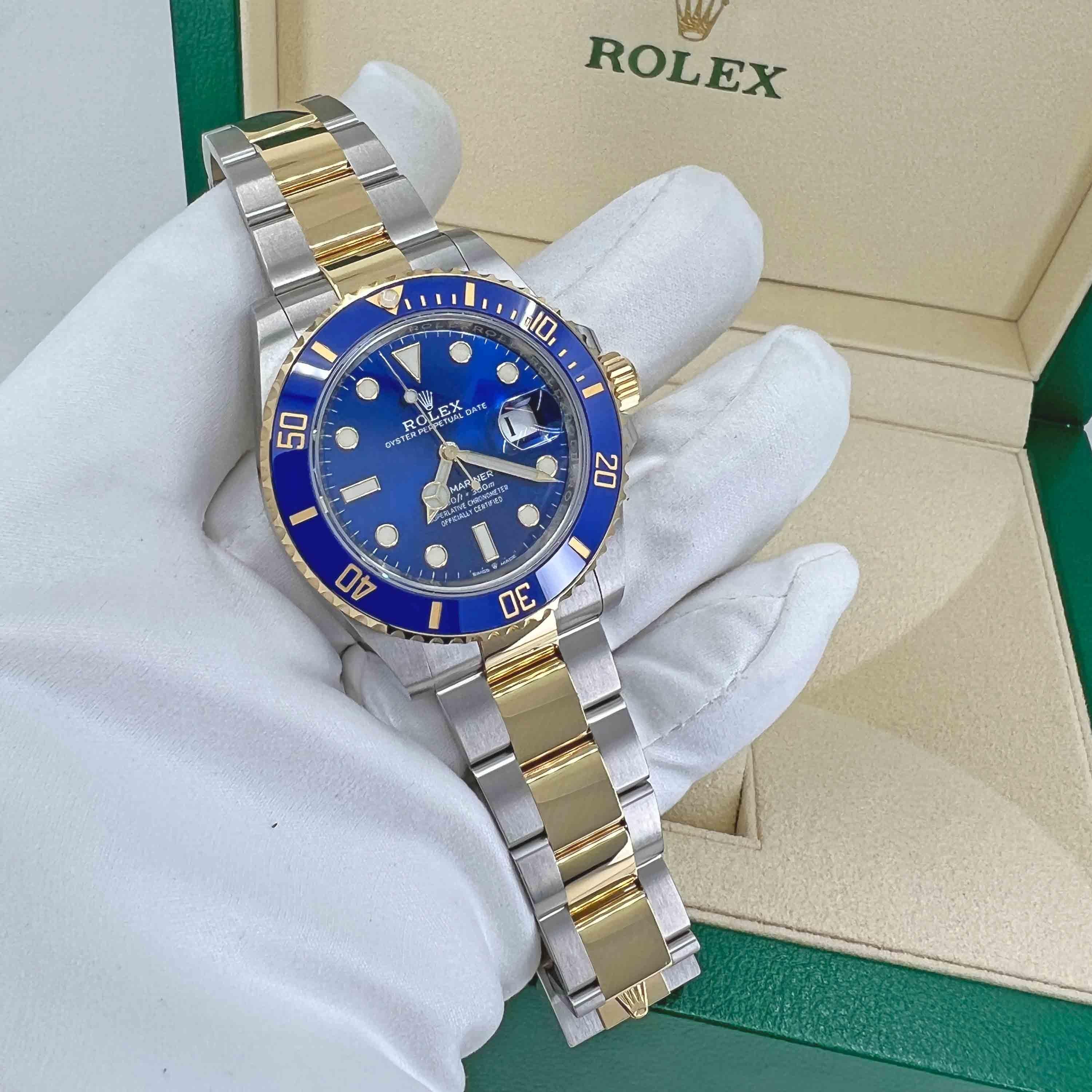 Montre Submariner Date Rolex, 18 carats YG/SS, cadran bleu, réf. 126613LB, non portée, 2022 en vente 9