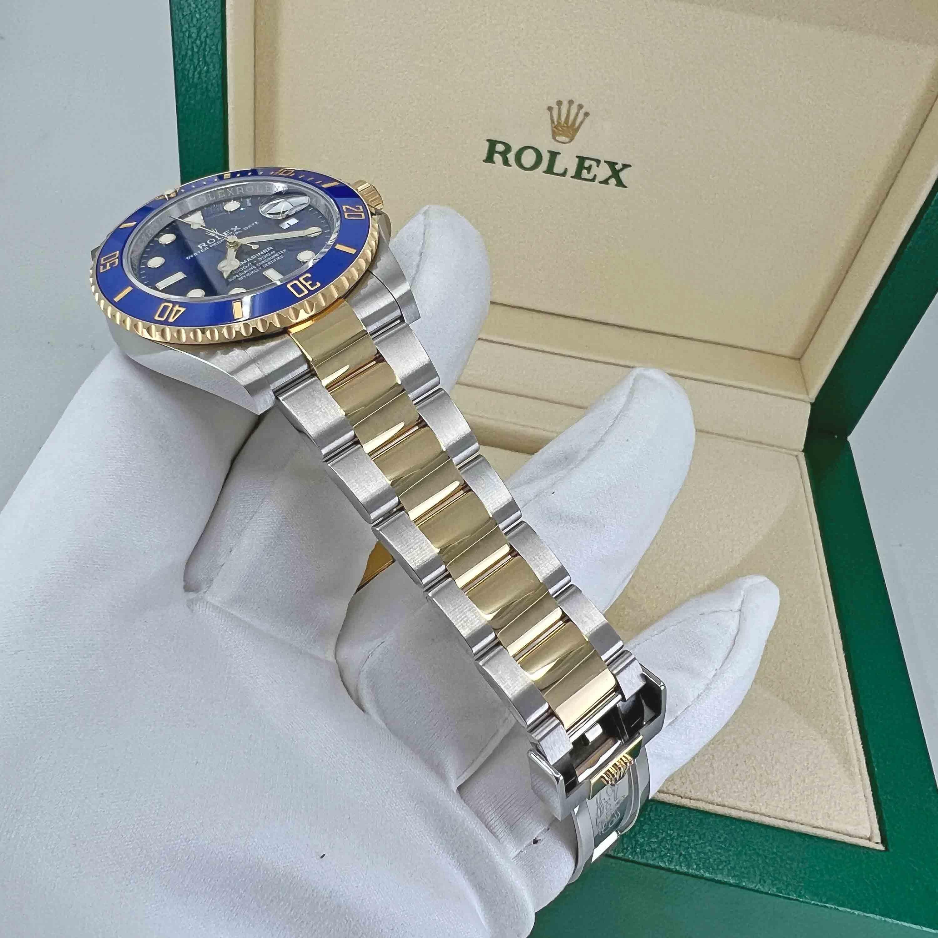 Montre Submariner Date Rolex, 18 carats YG/SS, cadran bleu, réf. 126613LB, non portée, 2022 en vente 10
