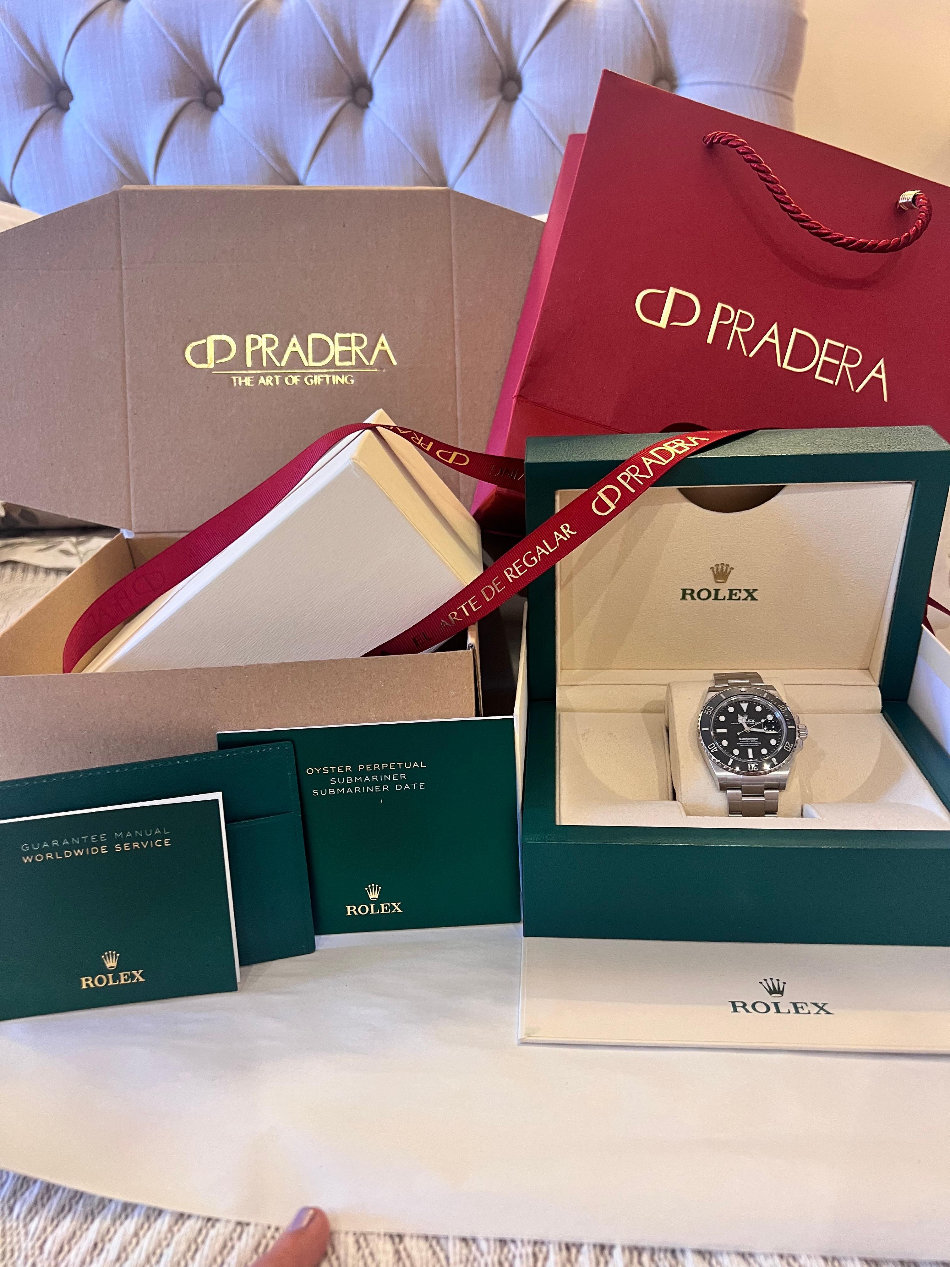 Rolex Submariner Date 41mm Oystersteel with box and papers In New Condition For Sale In Bilbao, ES