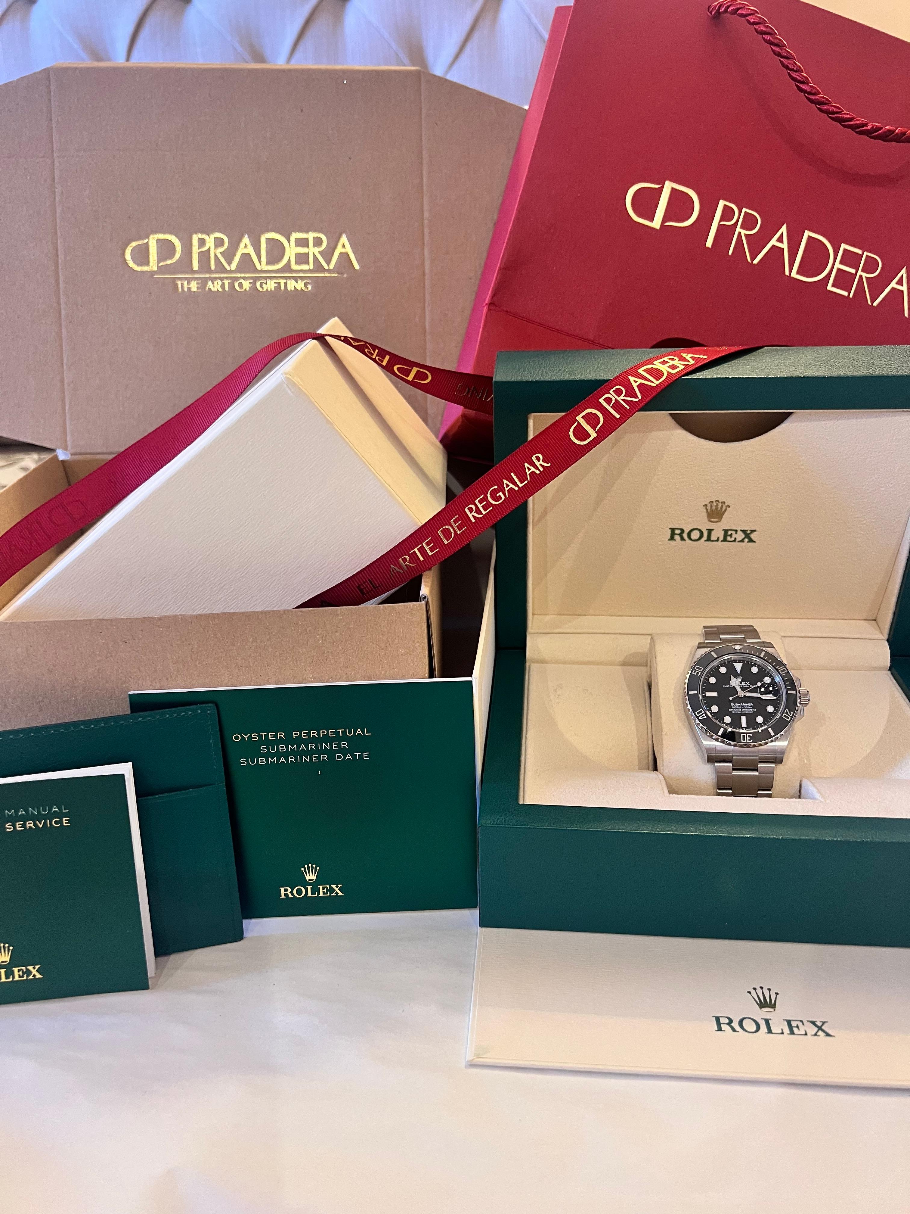 Women's or Men's Rolex Submariner Date 41mm Oystersteel with box and papers For Sale