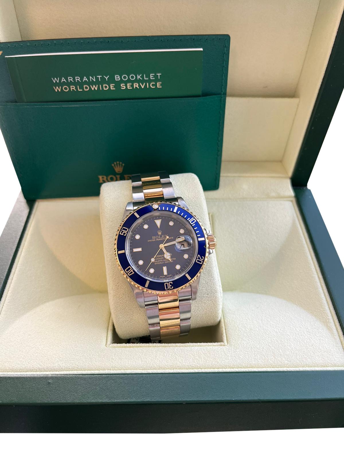 Rolex Submariner Date Automatic 40mm Steel Gold Blue Dial Oyster Watch 16613 In Good Condition For Sale In Aventura, FL