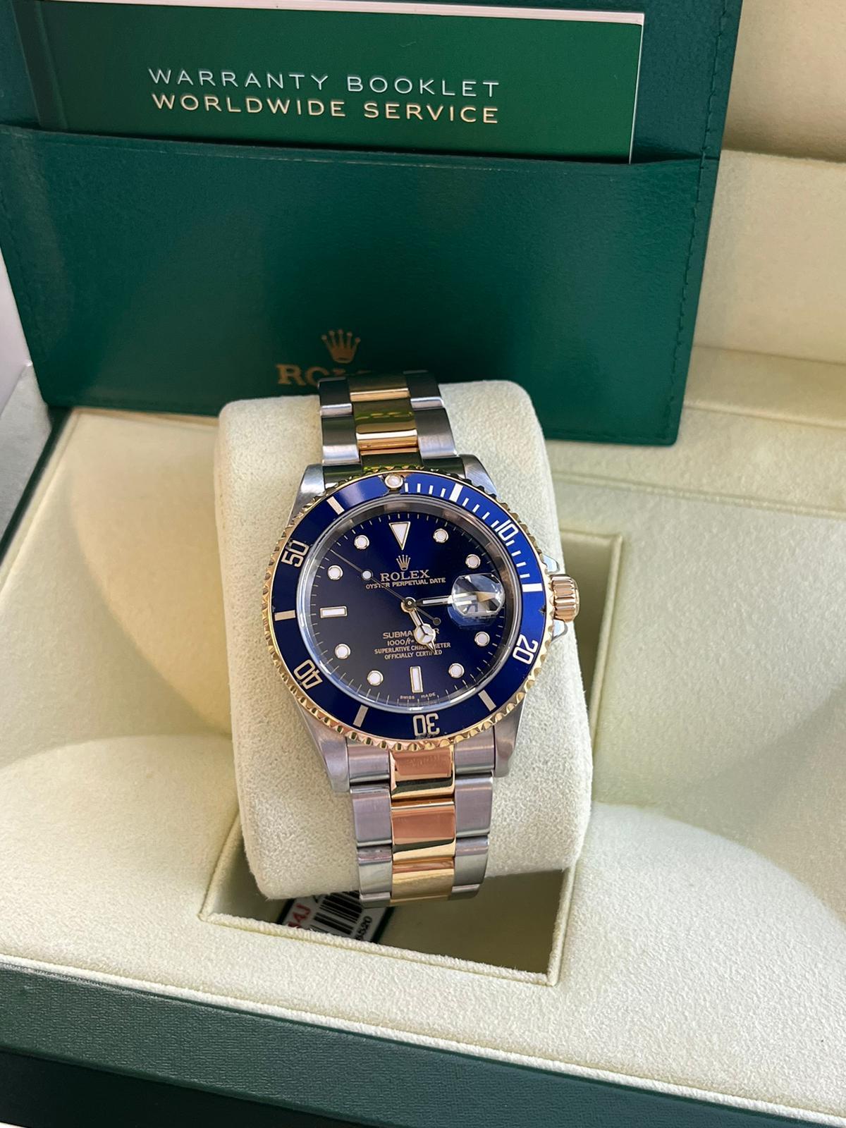 Rolex Submariner Montre Oyster Date automatique 40 mm en acier, or et cadran bleu 16613 en vente 1