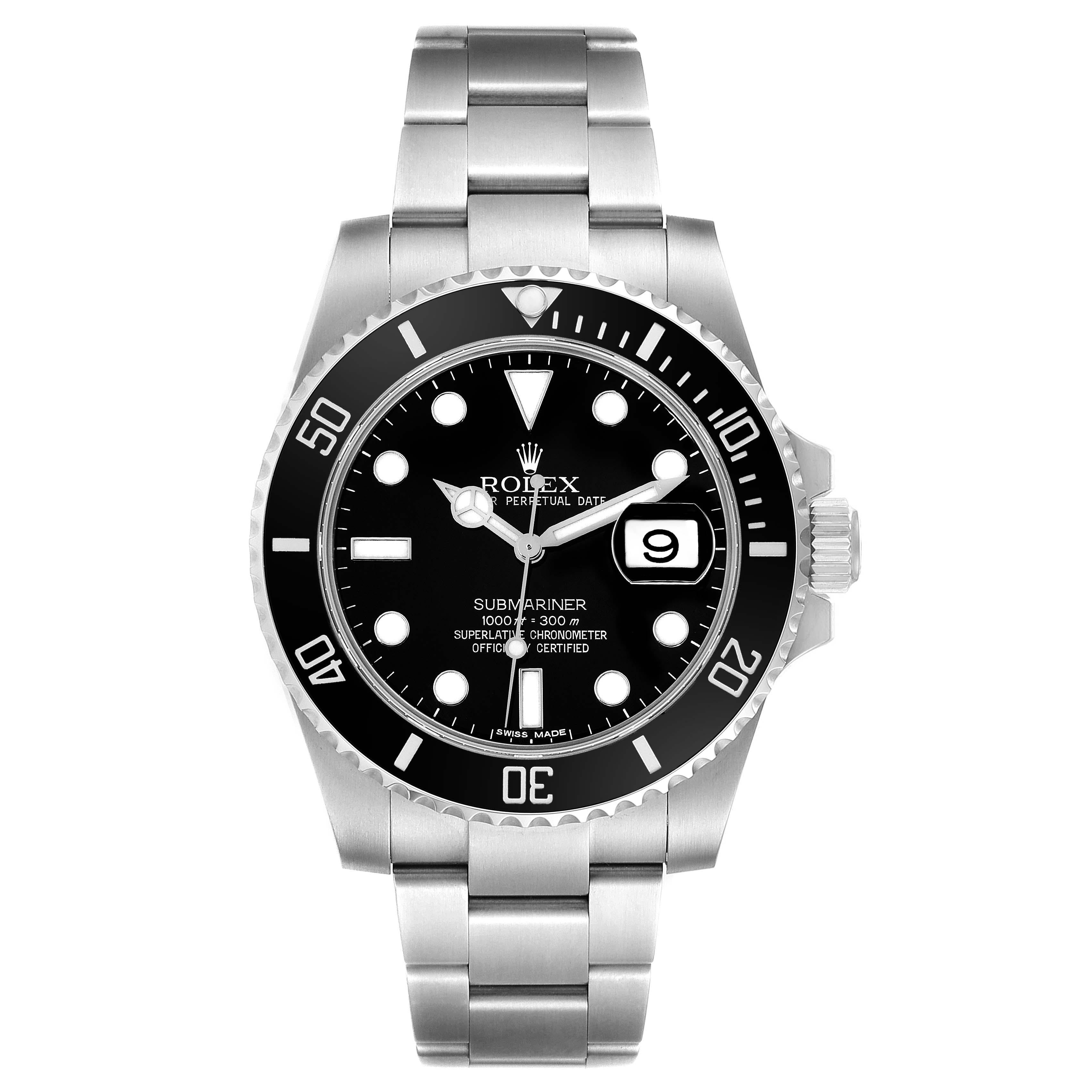 Reloj Rolex Submariner Date de acero con esfera negra para caballero 116610. Movimiento automático con certificado oficial de cronómetro. Caja de acero inoxidable de 40 mm de diámetro. Logotipo Rolex en la corona. Bisel giratorio unidireccional de
