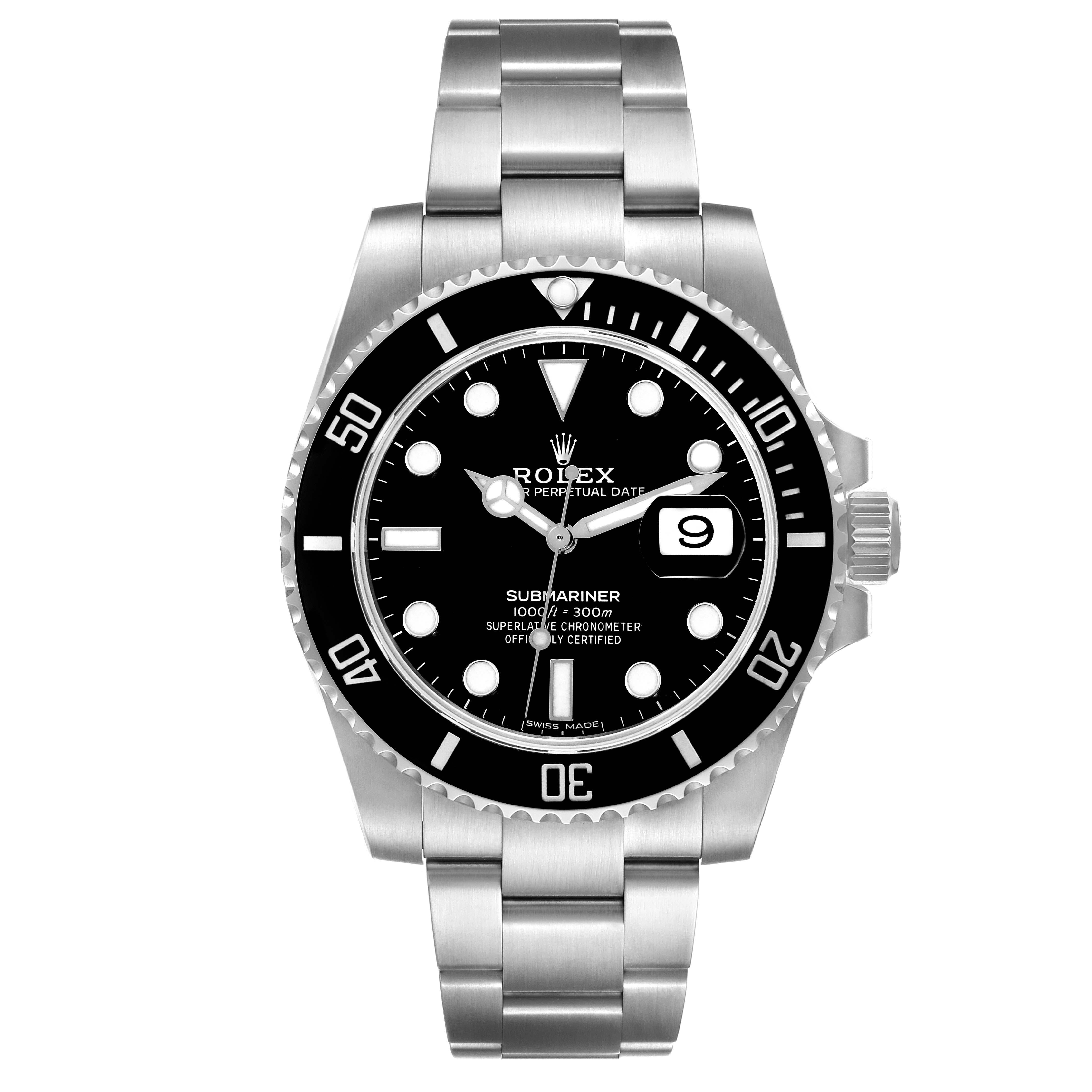 Rolex Submariner Date Black Dial Steel Mens Watch 116610. Mouvement automatique à remontage automatique, officiellement certifié chronomètre. Boîtier en acier inoxydable de 40 mm de diamètre. Logo Rolex sur la couronne. Lunette tournante