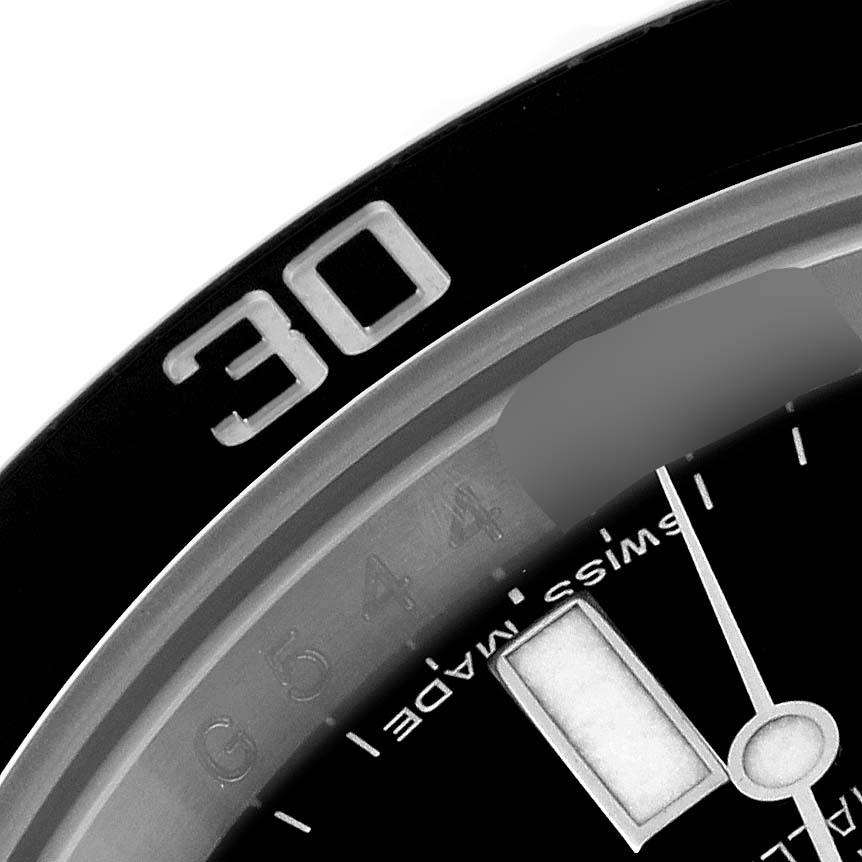 Rolex Submariner Date Black Dial Steel Mens Watch 116610. Mouvement automatique à remontage automatique, officiellement certifié chronomètre. Boîtier en acier inoxydable de 40 mm de diamètre. Logo Rolex sur la couronne. Lunette tournante