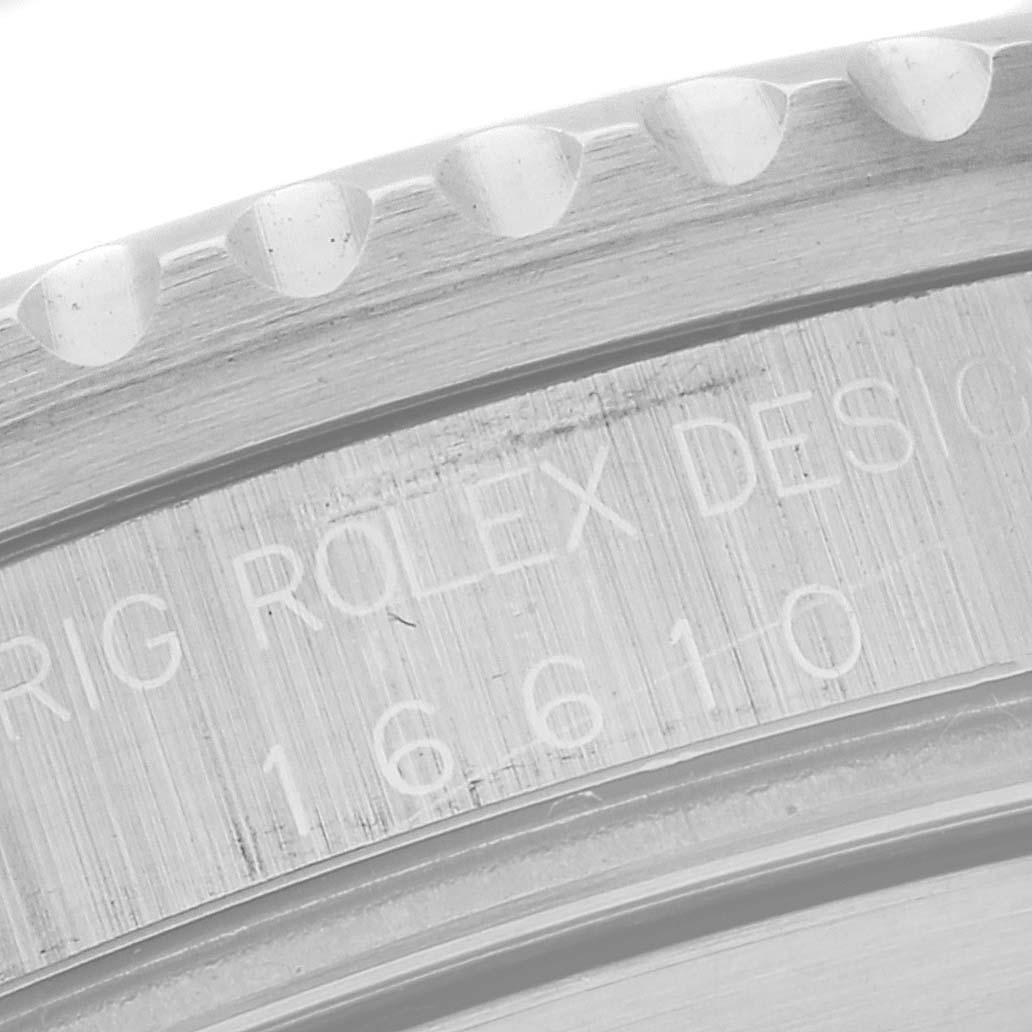 Rolex Submariner Date Black Frosted Dial Steel Mens Watch 16610 Box Papers. Mouvement automatique à remontage automatique, officiellement certifié chronomètre. Boîtier en acier inoxydable de 40.0 mm de diamètre. Logo Rolex sur la couronne. Lunette