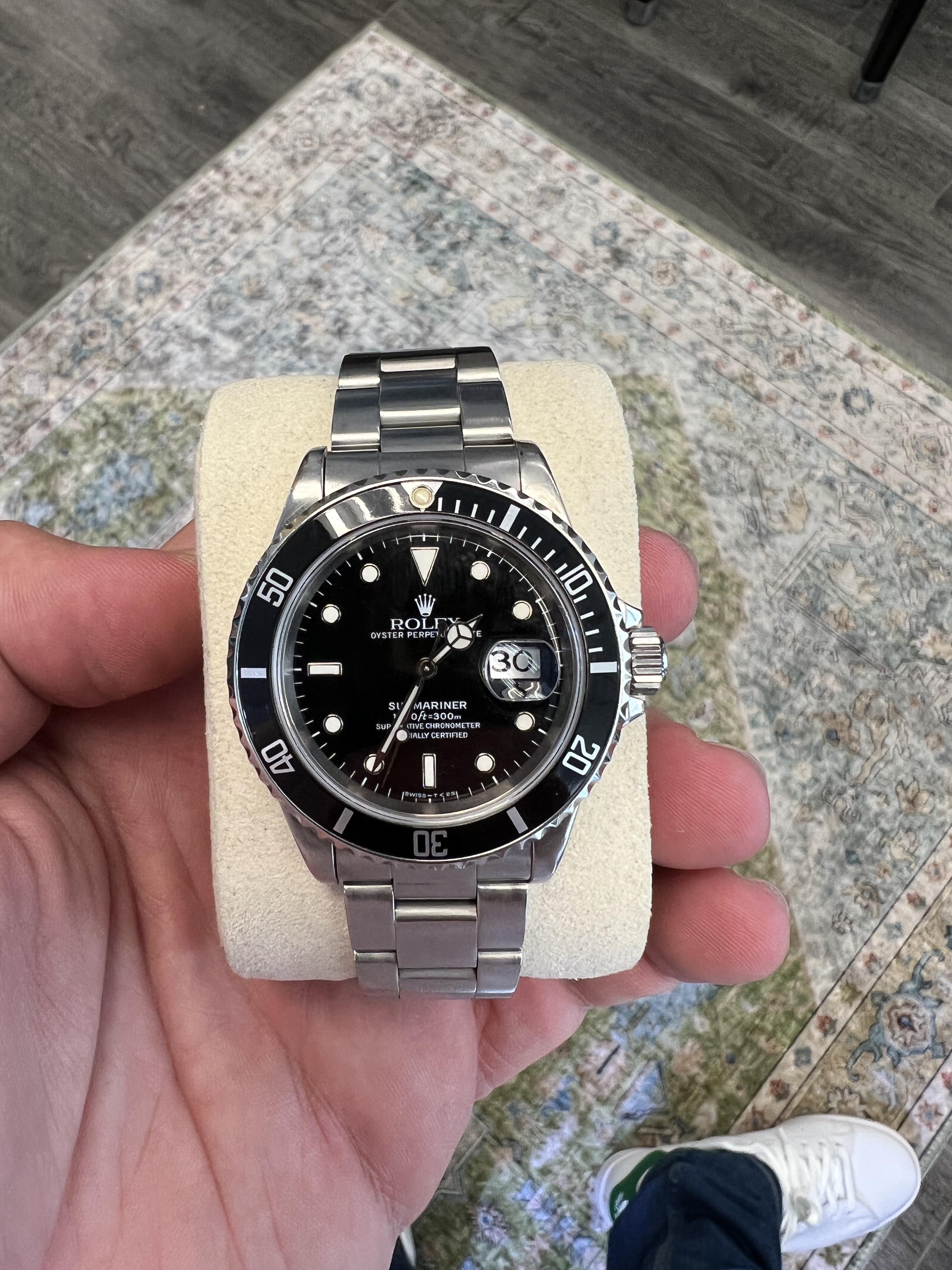 BRAND: Rolex
MODEL: Submariner Date
REFERENCE: 16610
SIZE: 40mm
CASE: Stainless Steel
DIAL: Black
BEZEL: Black
BAND: Oystersteel
MOVEMENT: Automatic
WRIST SIZE: 8.25

Good condition, re-polished
No box or papers

Accommodated with an up-to-date