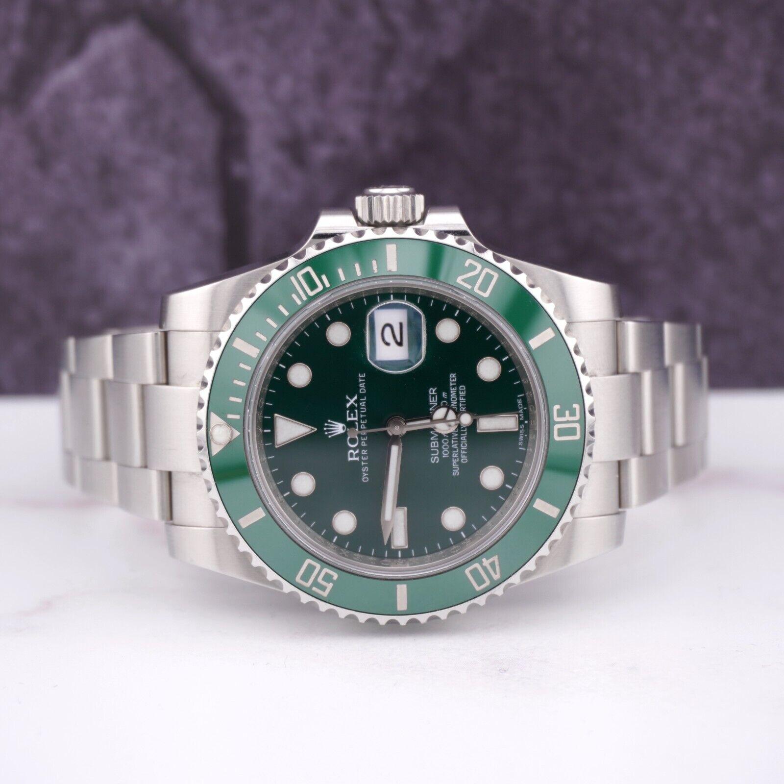 Rolex Submariner Hulk 40mm Uhr. Ein Pre-owned Uhr w / Original-Box und 2011 Karte. Uhr ist 100% authentisch und kommt mit Echtheitskarte. Watch Reference ist 116610LV und ist in ausgezeichnetem Zustand (siehe Bilder). Das Zifferblatt und die Lünette
