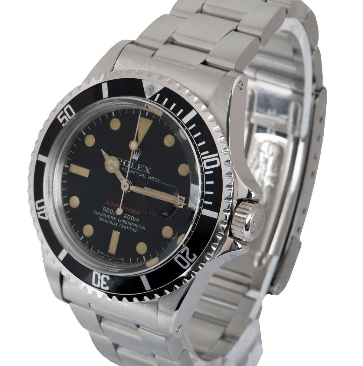 A 40 mm Stainless Steel Oyster Perpetual Submariner Date Red Writing Vintage Gents Wristwatch, Mark V matte black dial with hour markers, date at 3 0'clock, a stainless steel bi-directional rotating bezel with a black bezel insert, a stainless steel
