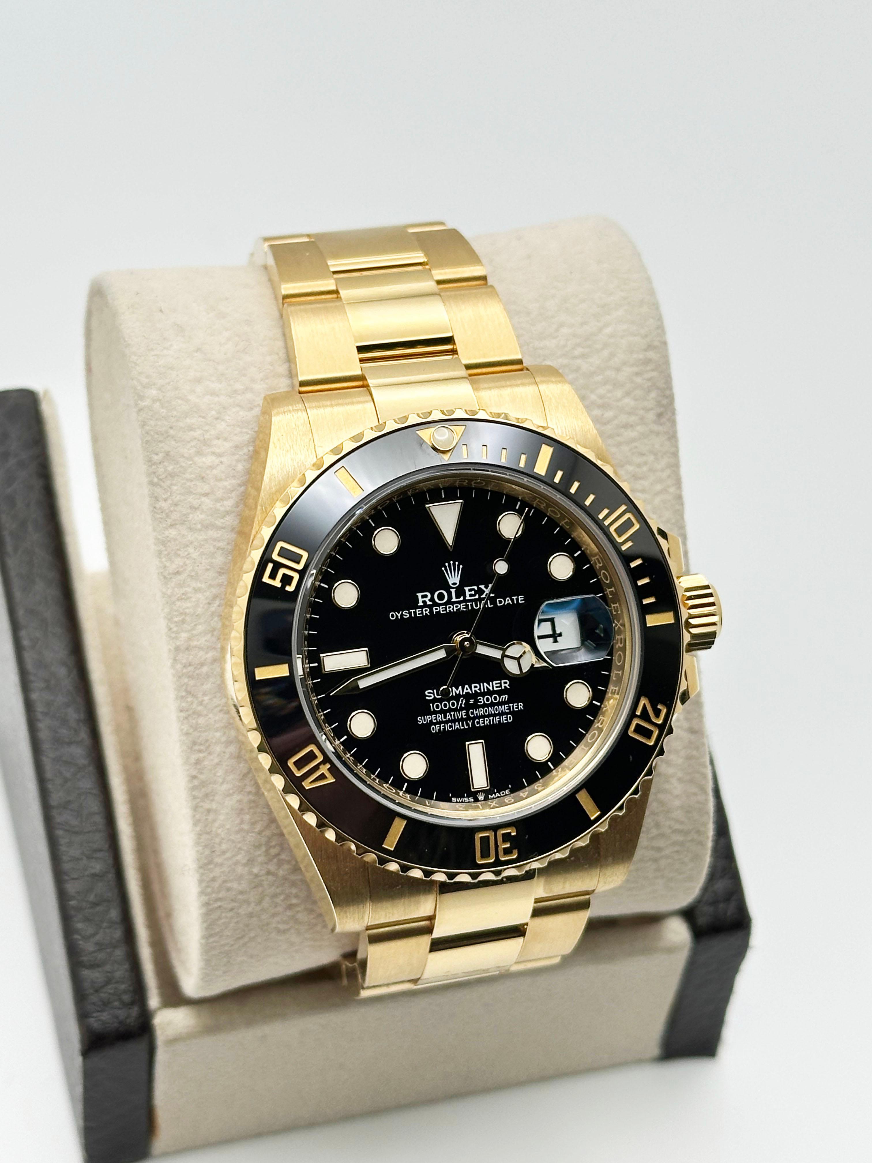Stil-Nummer: 126618LN



Seriennummer: 349XL***



Jahr: 2021

 

Modell: Rolex Submariner 

 

MATERIAL des Gehäuses: 18K Gelbgold 

 

Band: 18K Gelbgold 

  

Lünette: Schwarze Keramiklünette 

  

Zifferblatt: Schwarzes Zifferblatt 

 

Gesicht: