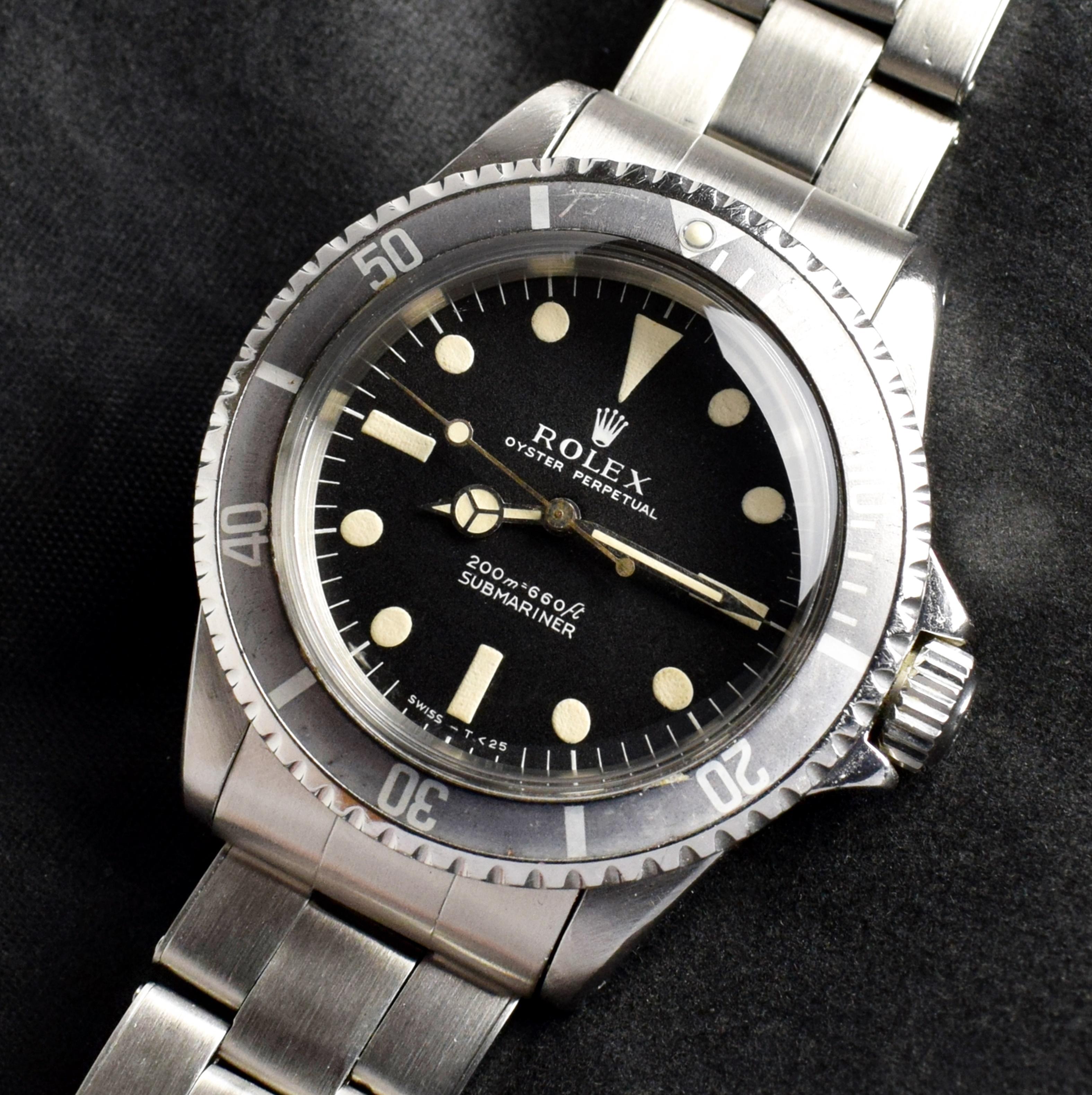 Marke: Vintage By Rolex
Modell: 5513
Jahr: 1968
Seriennummer: 19xxxxx
Referenz: C03572

Gehäuse: Weist Gebrauchsspuren auf mit leichter Politur von früher; innerer Gehäuseboden gestempelt 5513 IV.68

Zifferblatt: Ausgezeichneter Zustand Matte