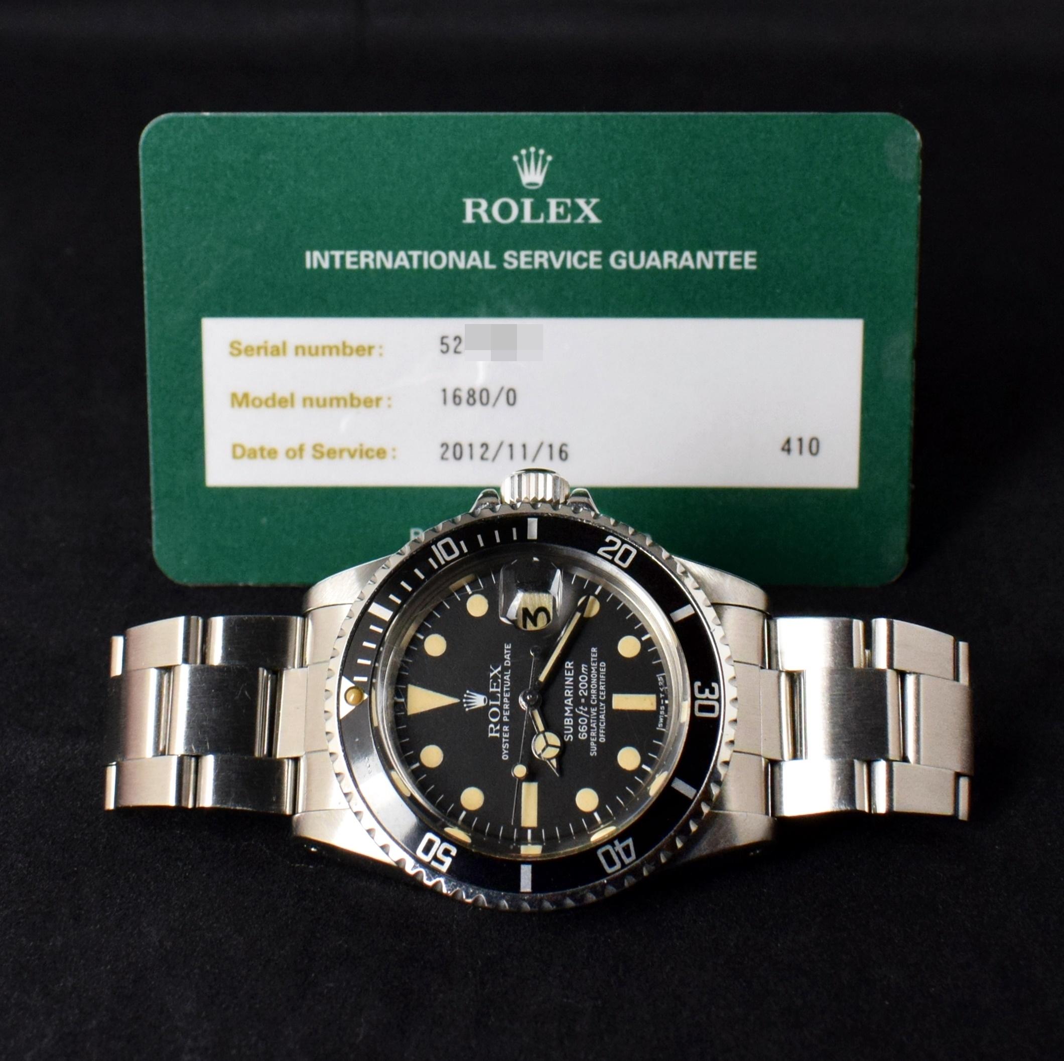 Marque : Vintage Rolex
Modèle : 1680
Année : 1977
Numéro de série : 52xxxxx
Référence : C03510

Boîtier : Montre des signes d'usure avec quelques polissages antérieurs ; le fond du boîtier est estampillé 1680

Cadran : Cadran tritium en excellent