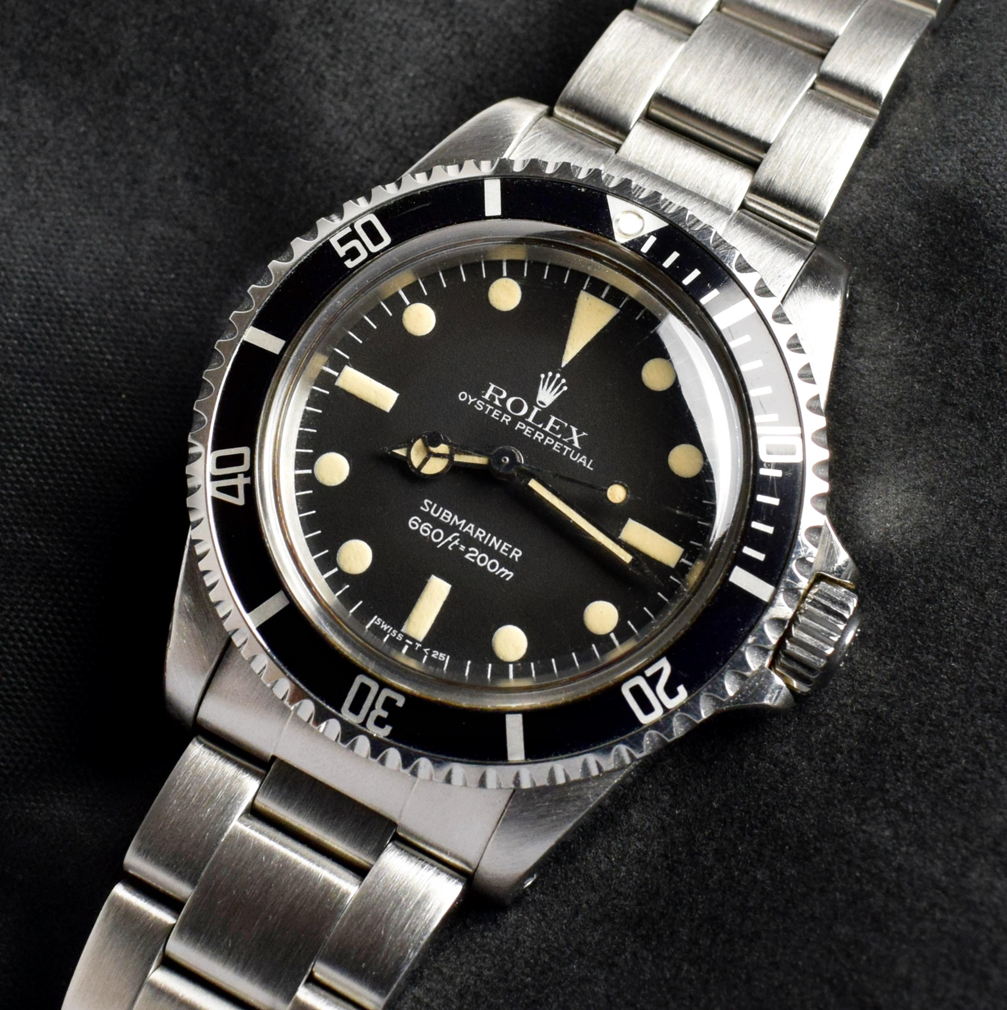 Marke: Vintage Rolex
Modell: 5513
Jahr: 1981
Seriennummer: 73xxxxx
Referenz: C03737

Fall: Zeigen Anzeichen von Verschleiß mit leichter Politur von früheren; inneren Fall zurück gestempelt 5513

Zifferblatt: Excellent Condition Matte Dial, wo die