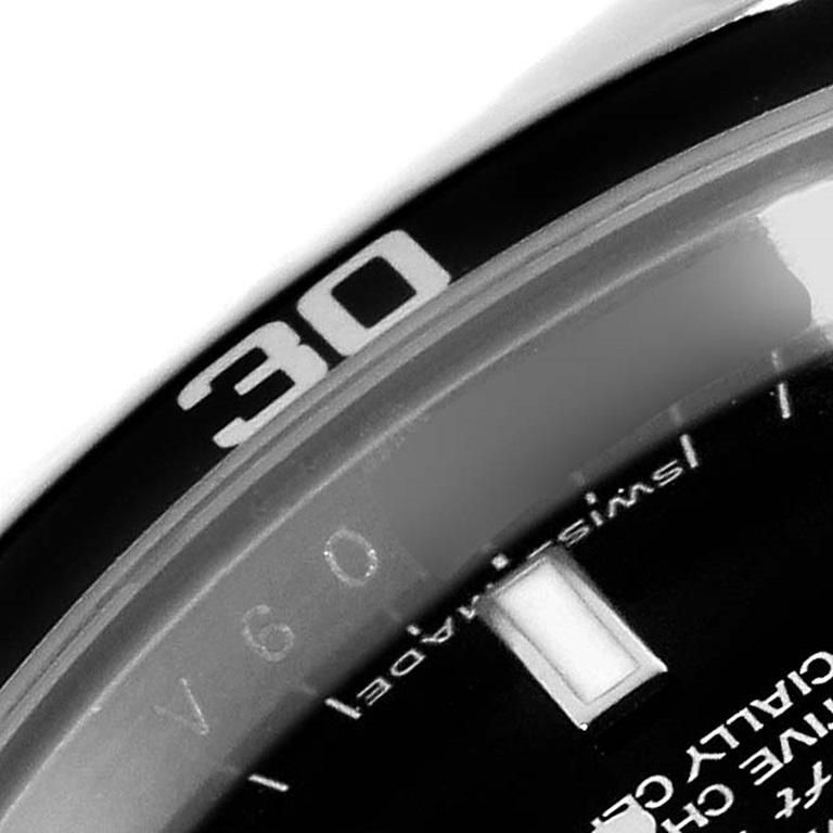 Rolex Submariner No Date 40mm 2 Liner Steel Mens Watch 14060. Mouvement automatique à remontage automatique, officiellement certifié chronomètre. Boîtier en acier inoxydable de 40.0 mm de diamètre. Logo Rolex sur la couronne. Lunette tournante