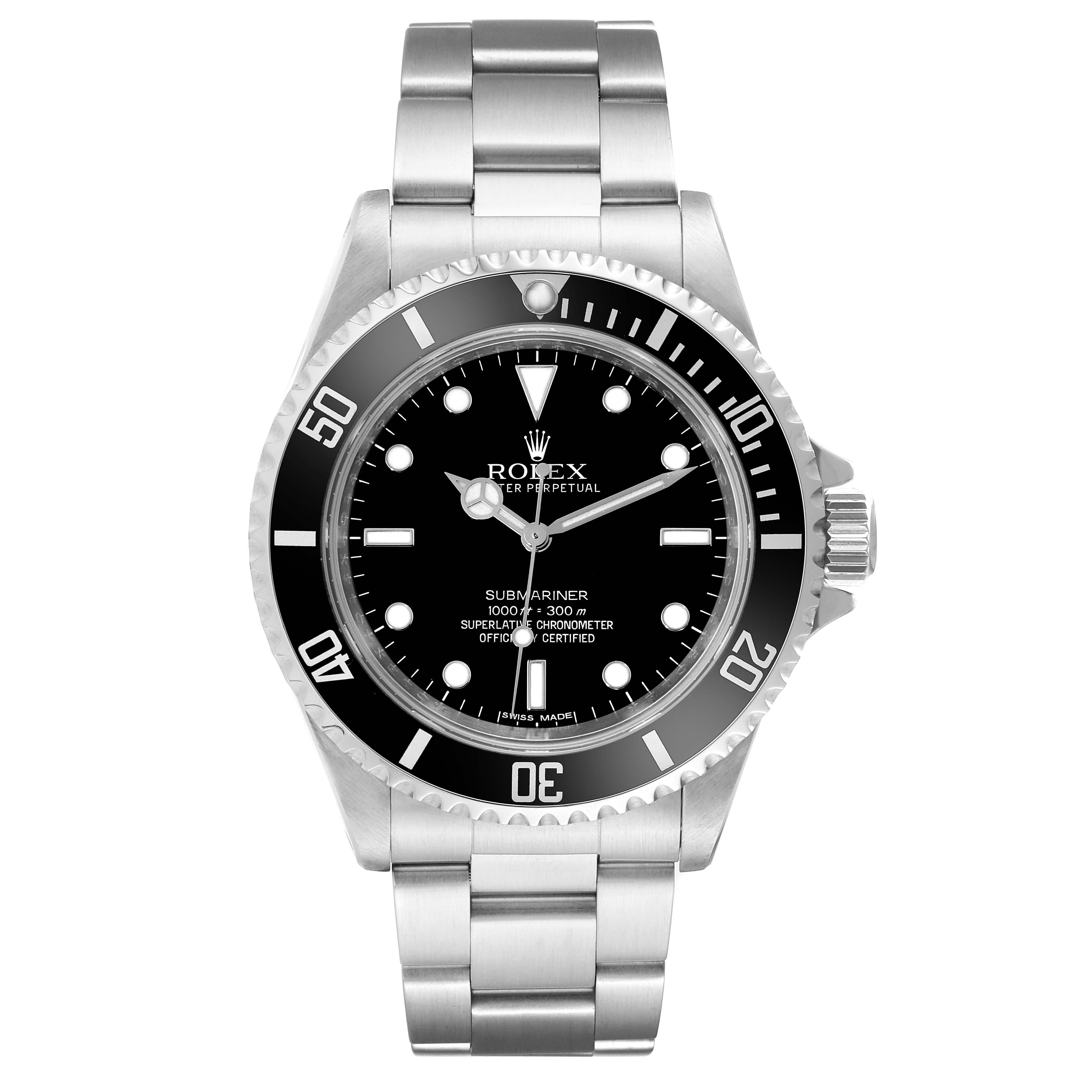 Rolex Submariner No Date 40mm 4 Liner Steel Mens Watch 14060. Mouvement automatique à remontage automatique, officiellement certifié chronomètre. Boîtier en acier inoxydable de 40.0 mm de diamètre. Logo Rolex sur la couronne. Lunette tournante