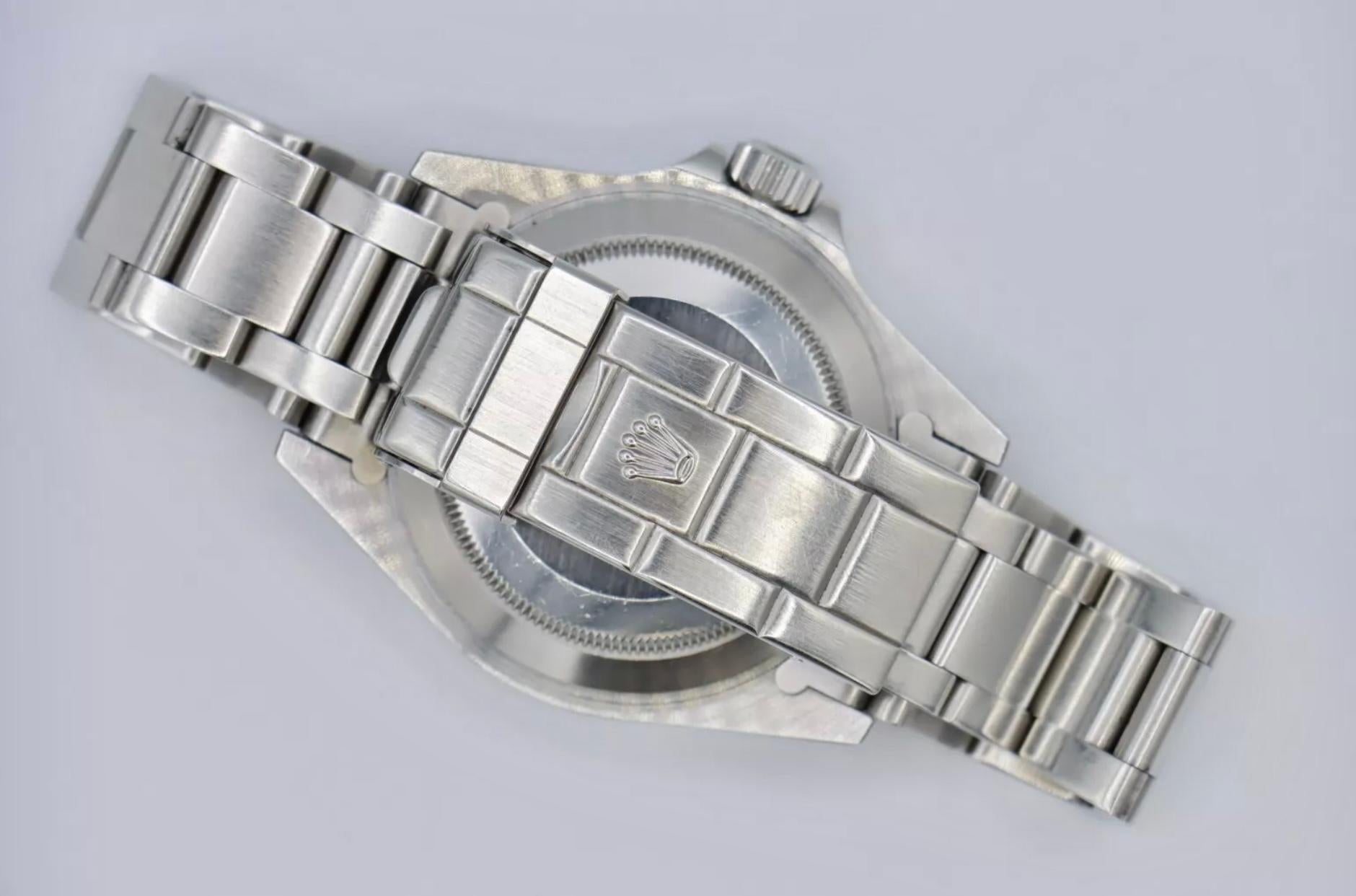 Rolex Submariner Non-Date 4 Liner 14060M Circa 2006 with Rolex Box and Booklets In Good Condition In Laguna Beach, CA